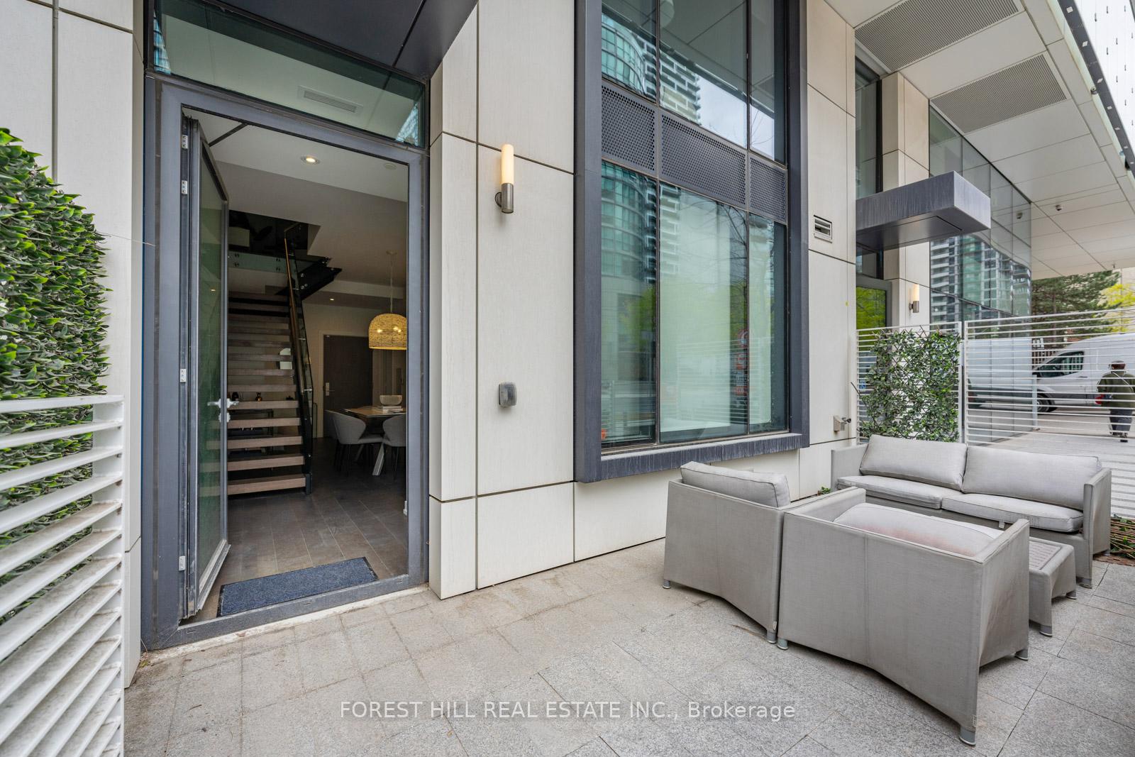 2 Bedrooms Condo at 161 Roehampton, Toronto For sale