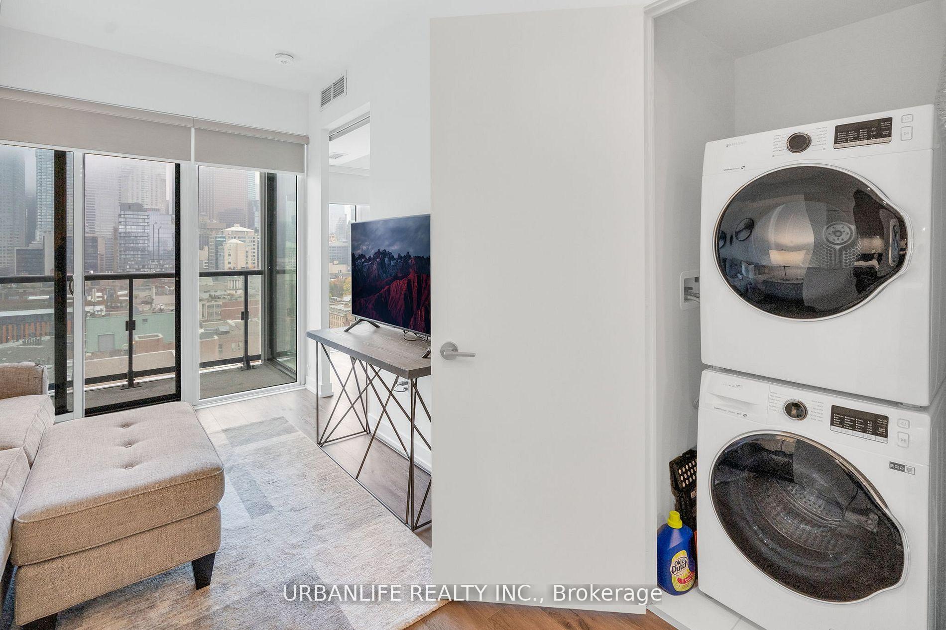 1 Bedroom Condo at 158 Front,  Toronto For sale