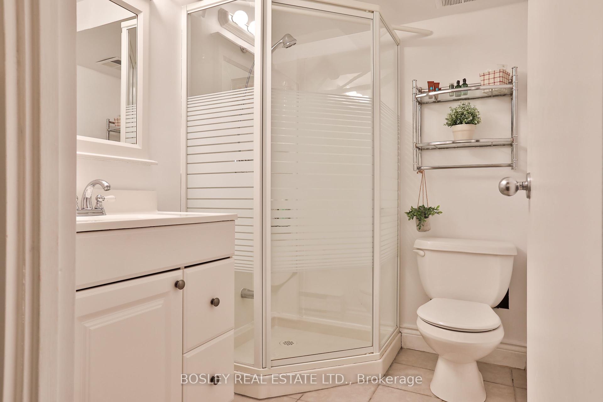 3 Bedrooms Condo at 1250 Mississauga Valley, Mississauga For sale
