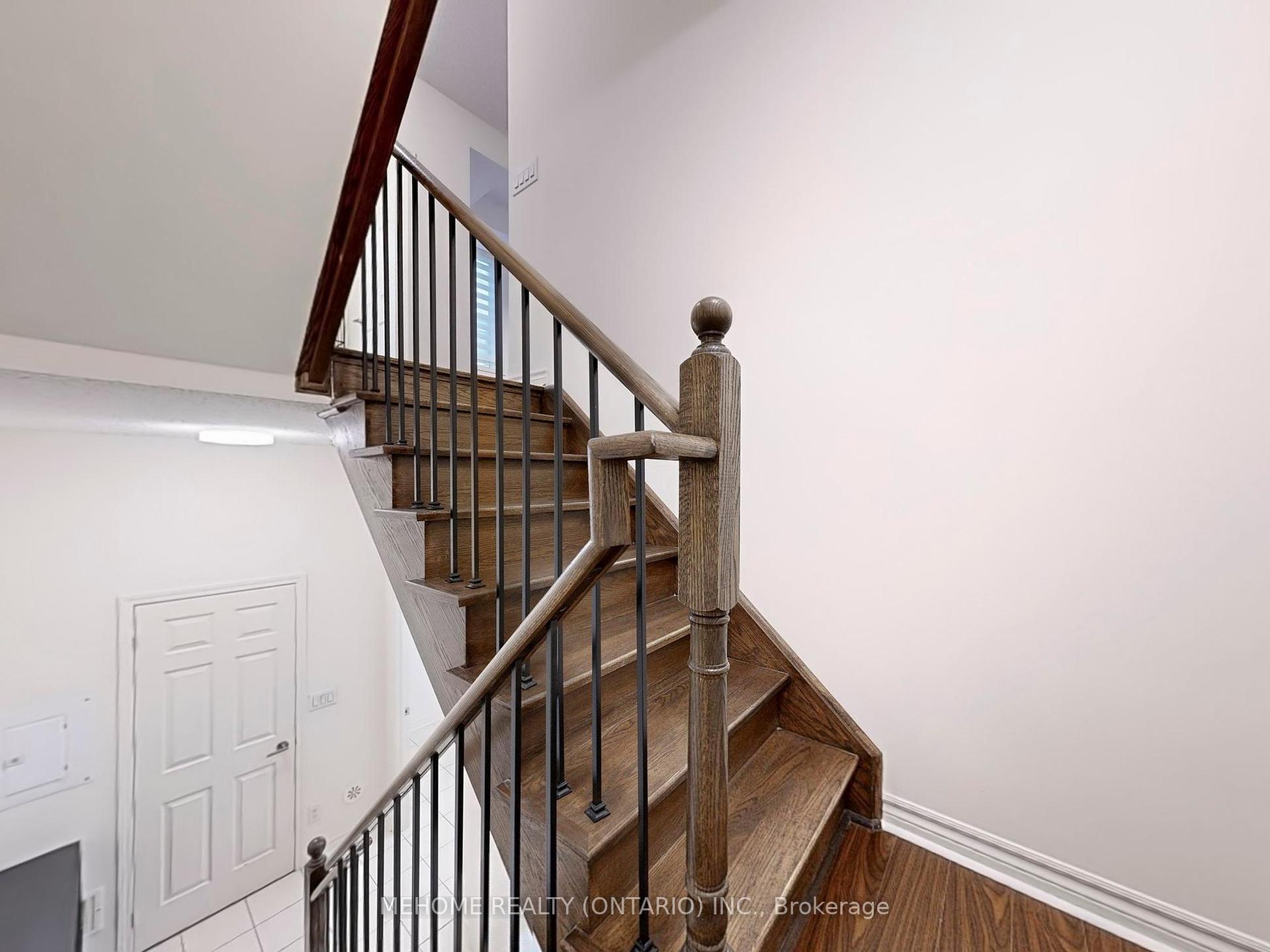 3 Bedrooms Condo at 7 Brighton, Vaughan For sale