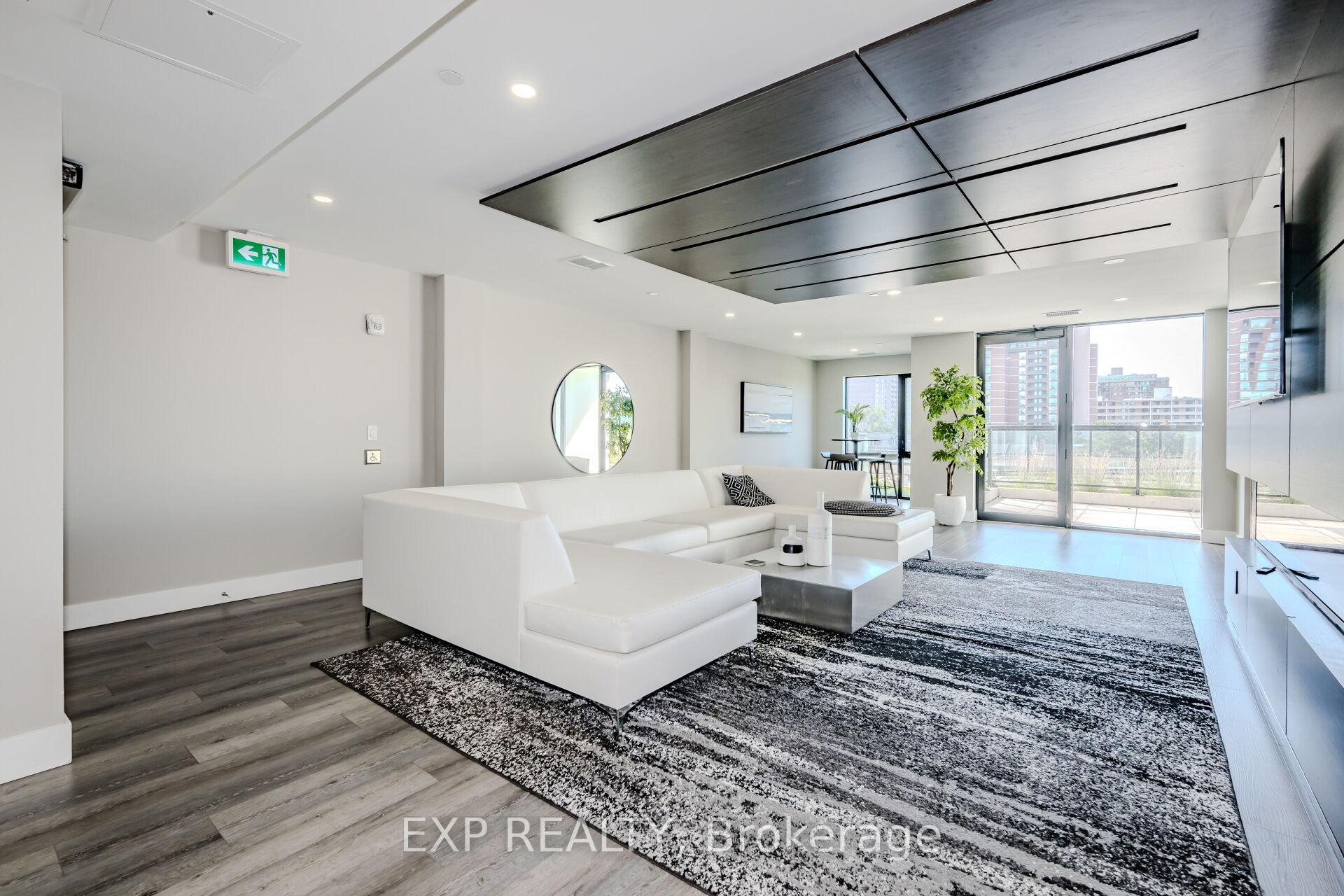 2 Bedrooms Condo at 15 Queen, Hamilton For sale