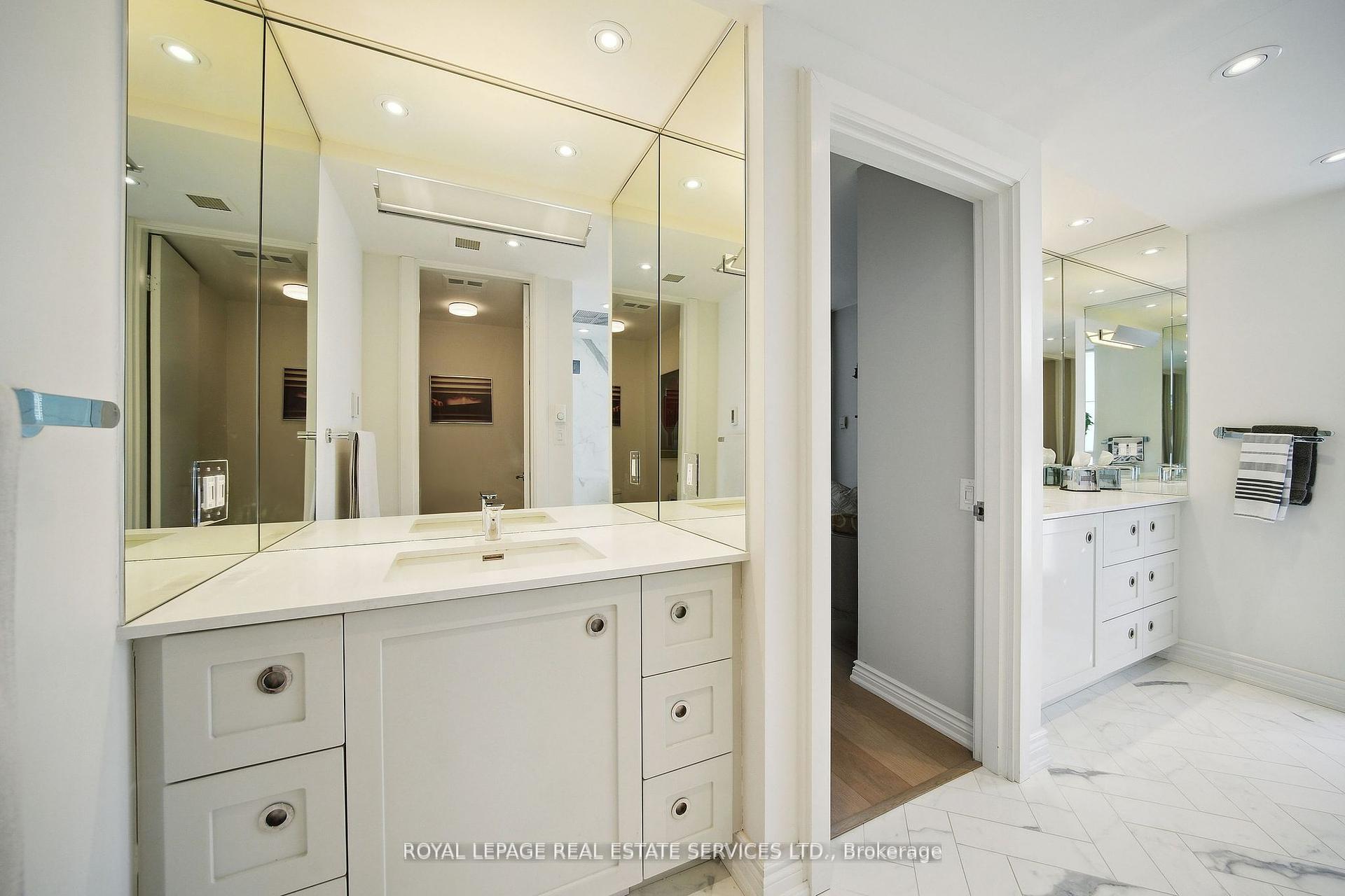 2 Bedrooms Condo at 480 Queens, Toronto For sale