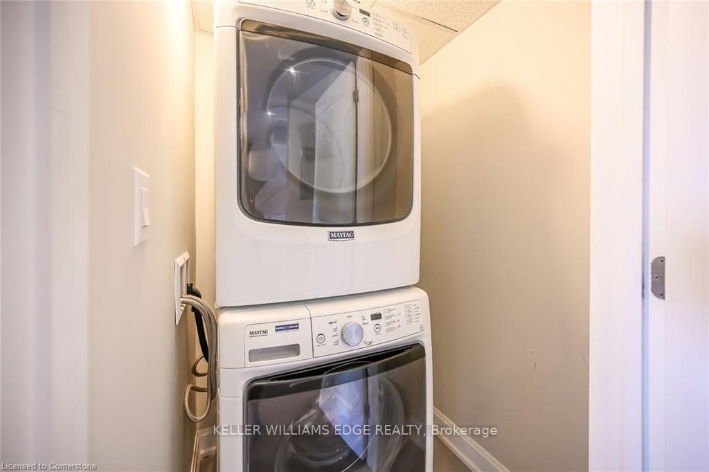 2 Bedrooms Condo at 2 King,  Hamilton For sale