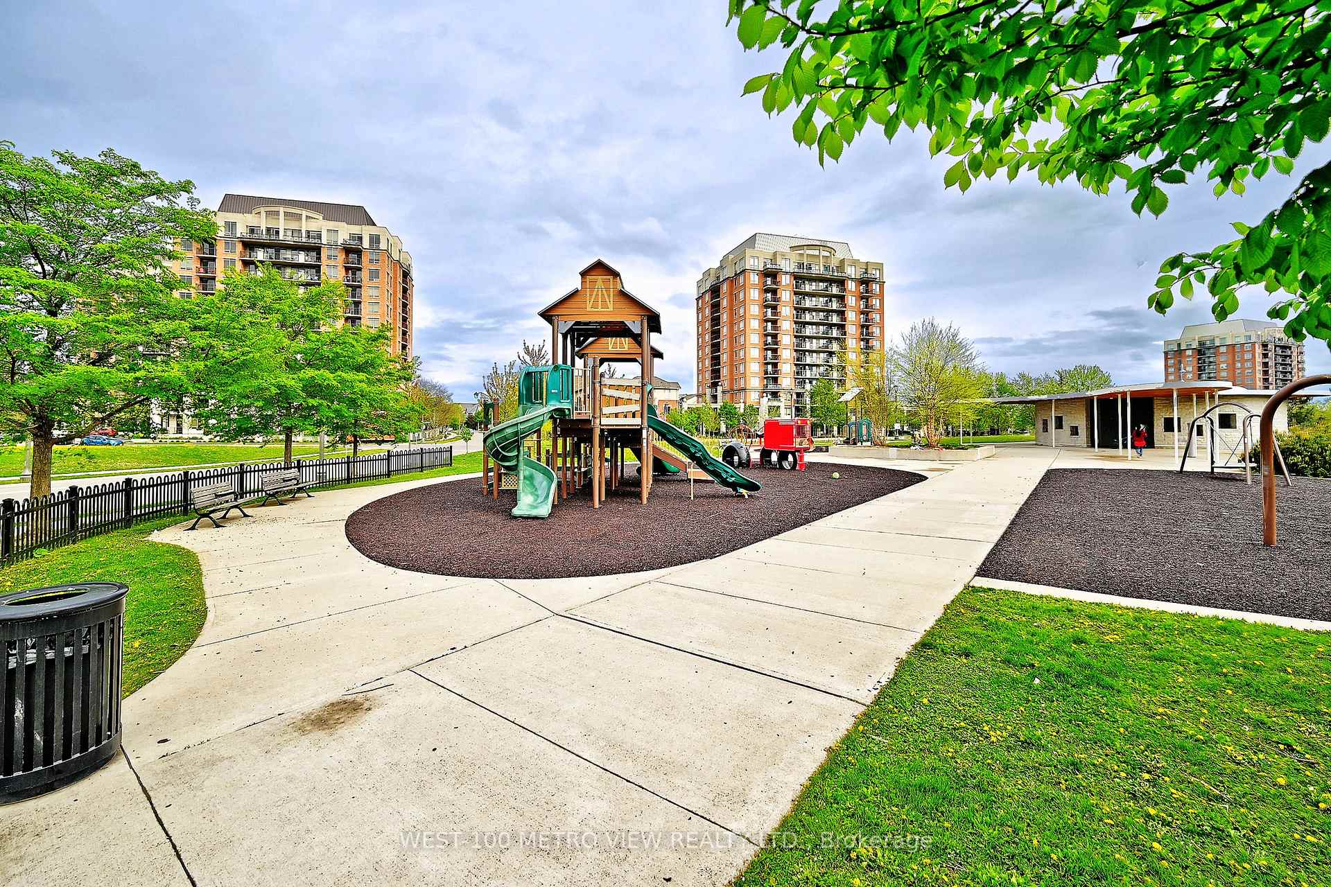 2 Bedrooms Condo at 2365 CENTRAL PARK, Oakville For sale