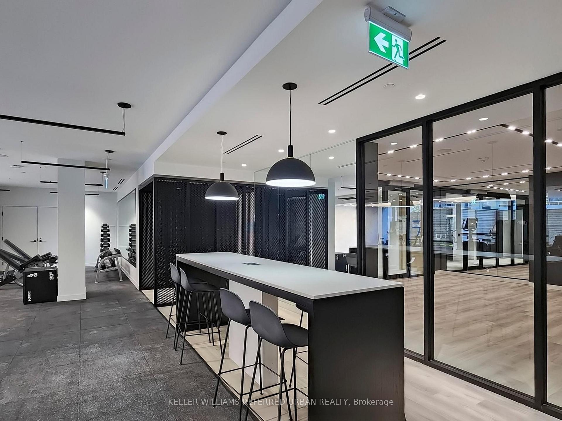 3 Bedrooms Condo at 127 Broadway, Toronto For sale