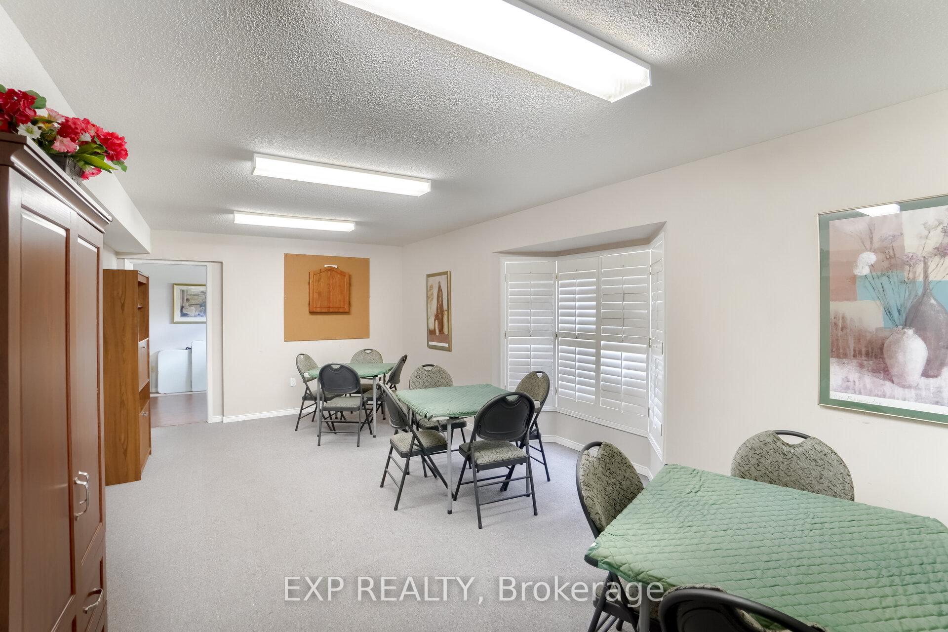 2 Bedrooms Condo at 216 Plains, Burlington For sale