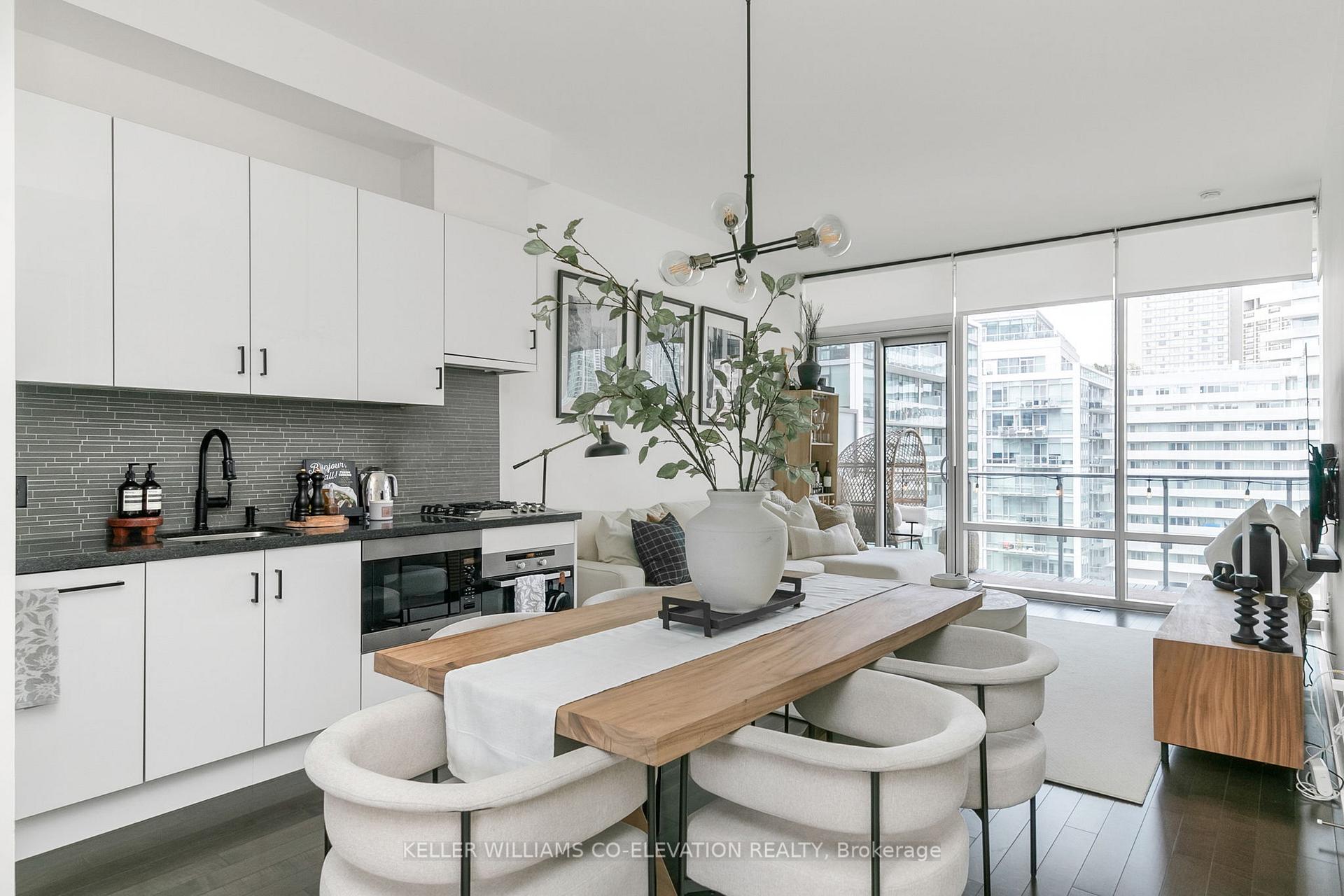 2 Bedrooms Condo at 39 Queens, Toronto For sale