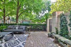 38 Avenue Road 111