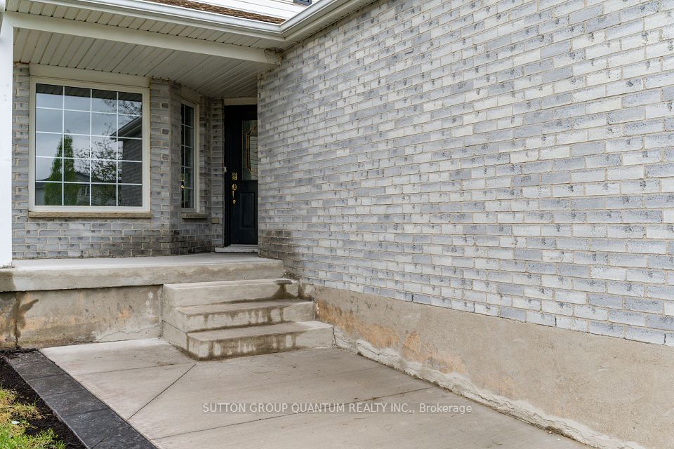 #Upper - 48 White Sands Court, Kitchener, ON N2E 3S4