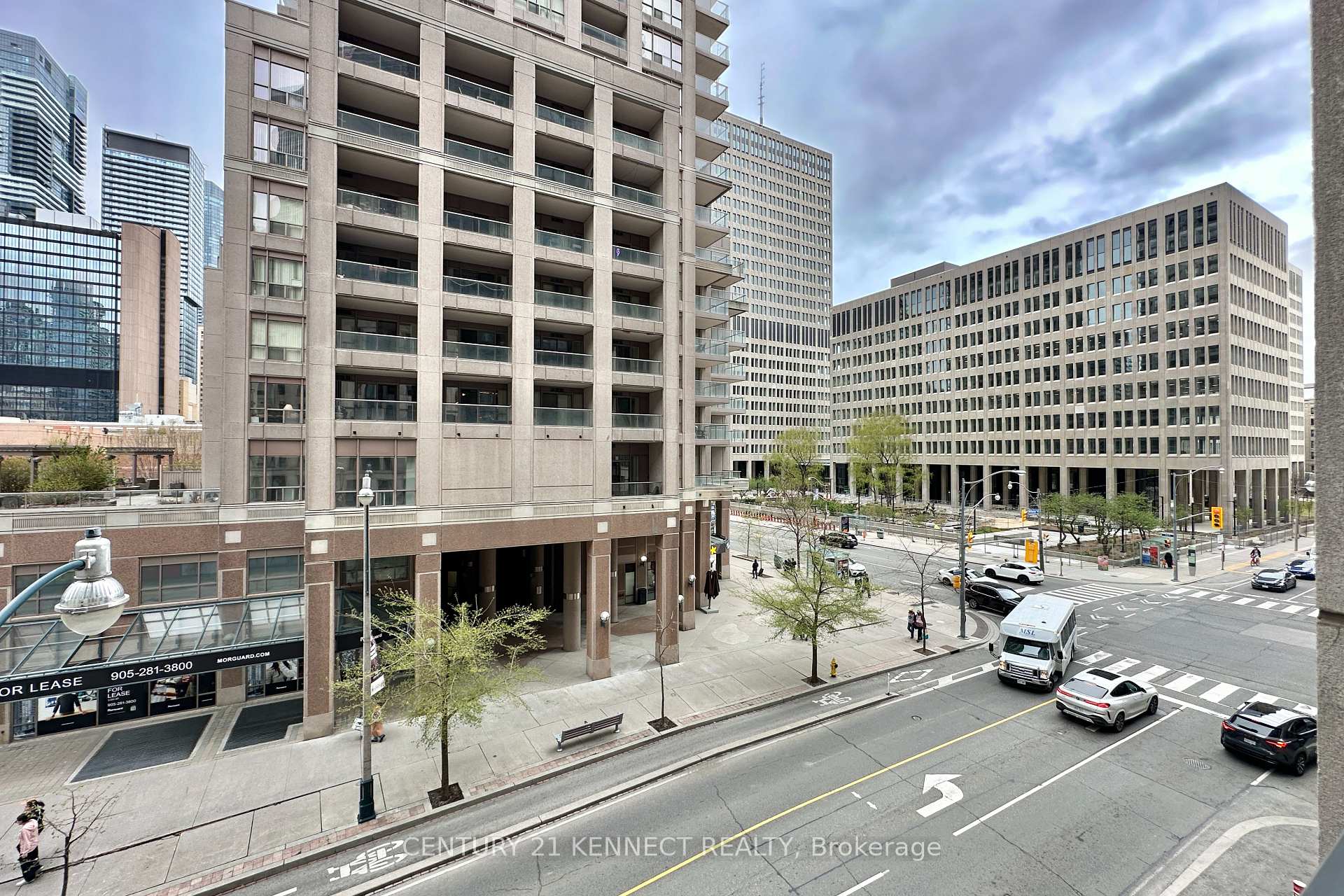 #313 – 955 Bay Street, Toronto, ON M5S 2A2