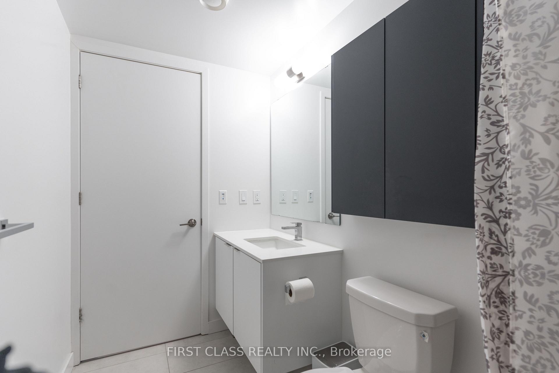2 Bedrooms Condo at 8 Tippett Rd, Toronto For sale