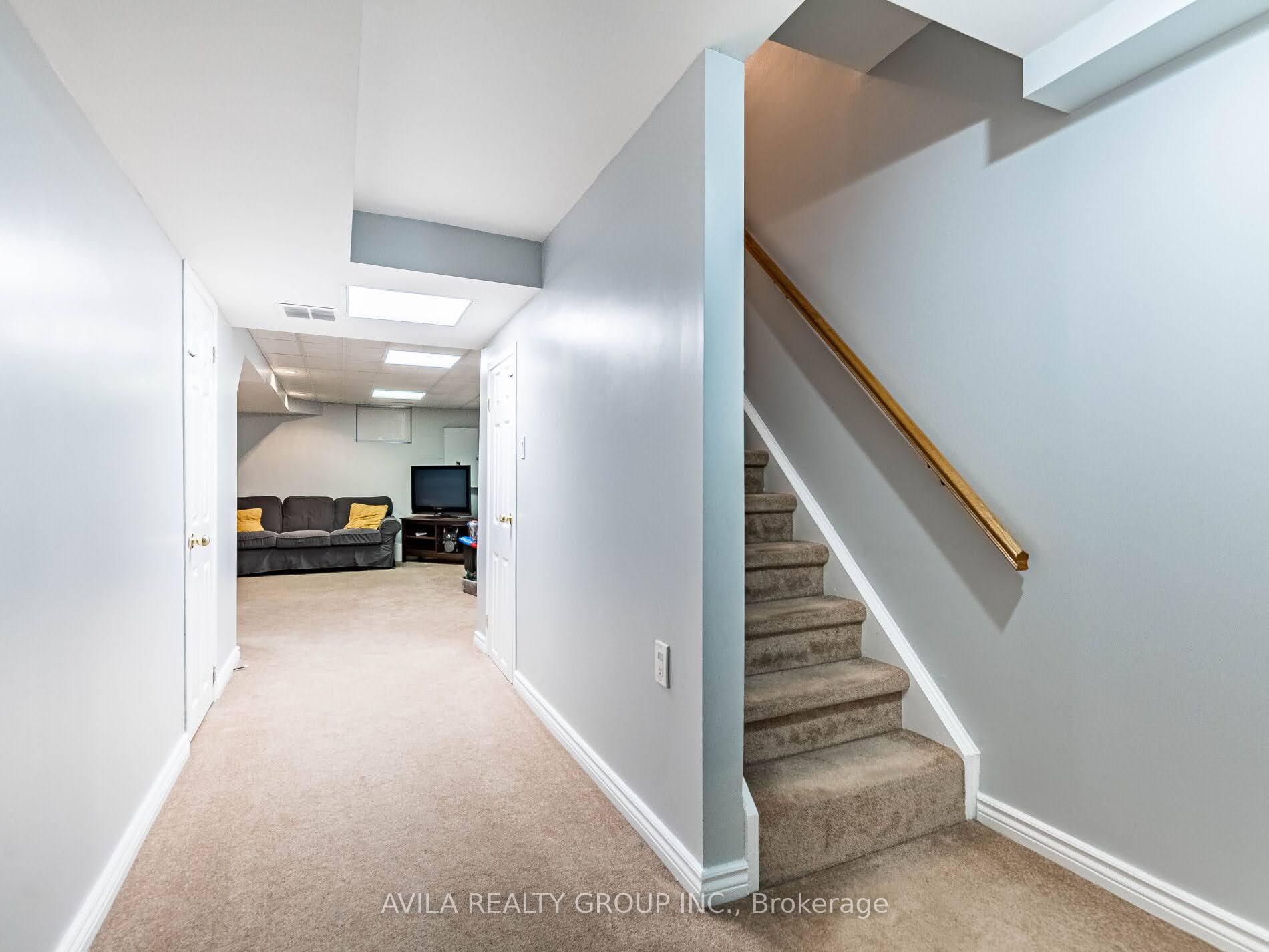 4 Bedrooms Condo at 750 Burnhamthorpe, Mississauga For sale