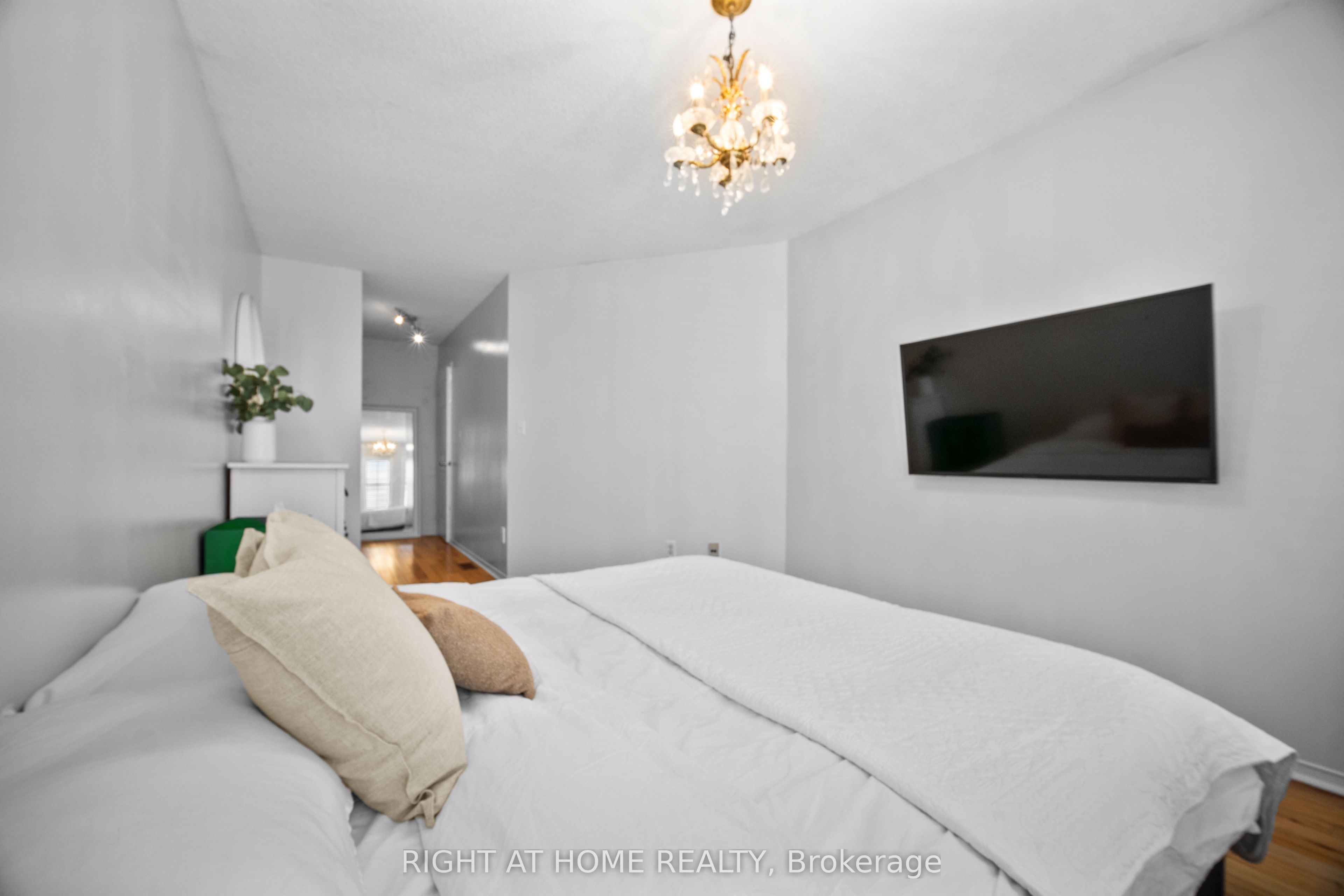 1085 Foxglove Place, Mississauga, ON L5V 2N5