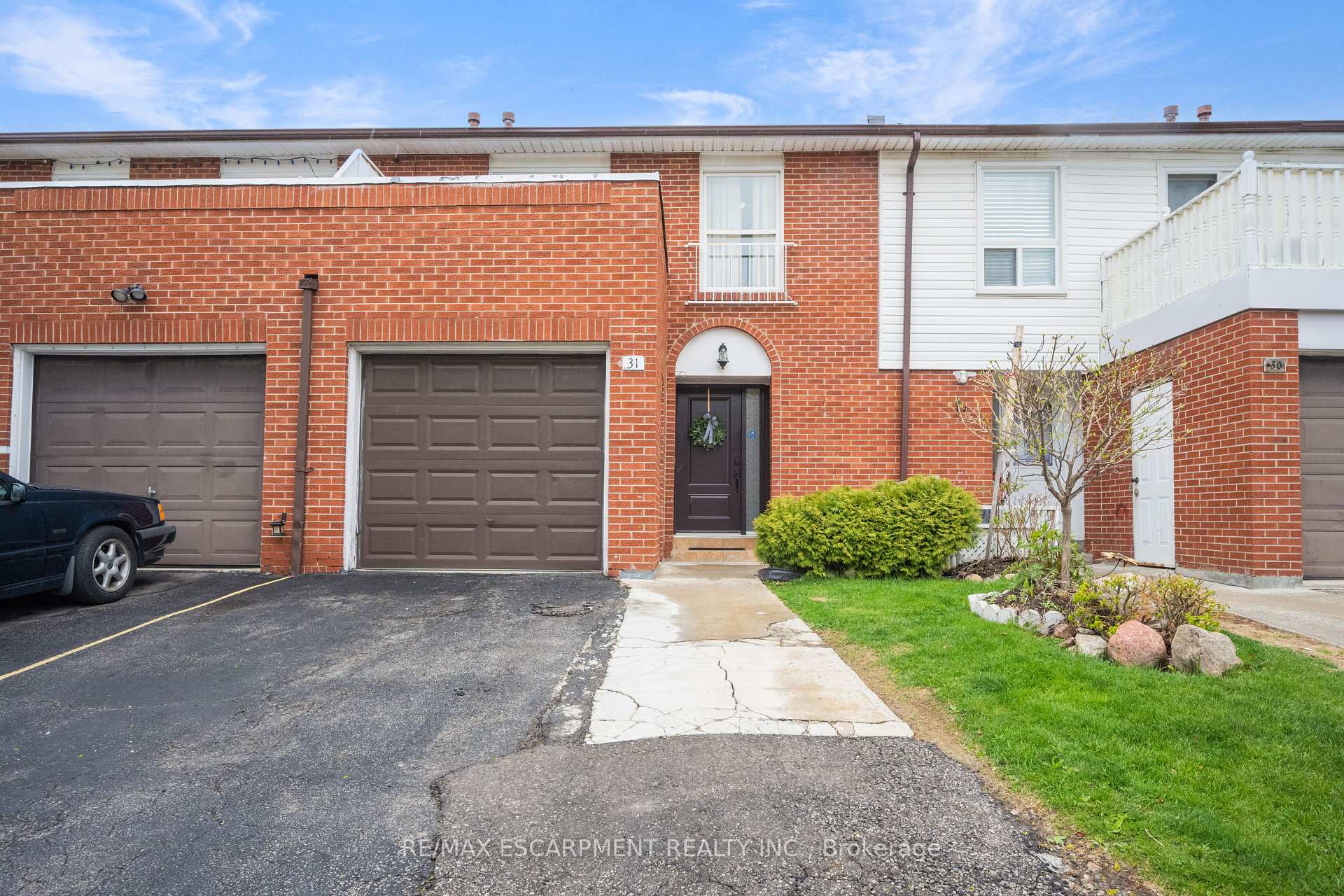 4 Bedrooms Condo at 3430 Brandon Gate, Mississauga For sale
