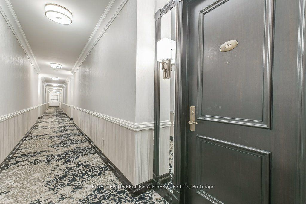 2 Bedrooms Condo at 10 Old York Mills, Toronto For sale