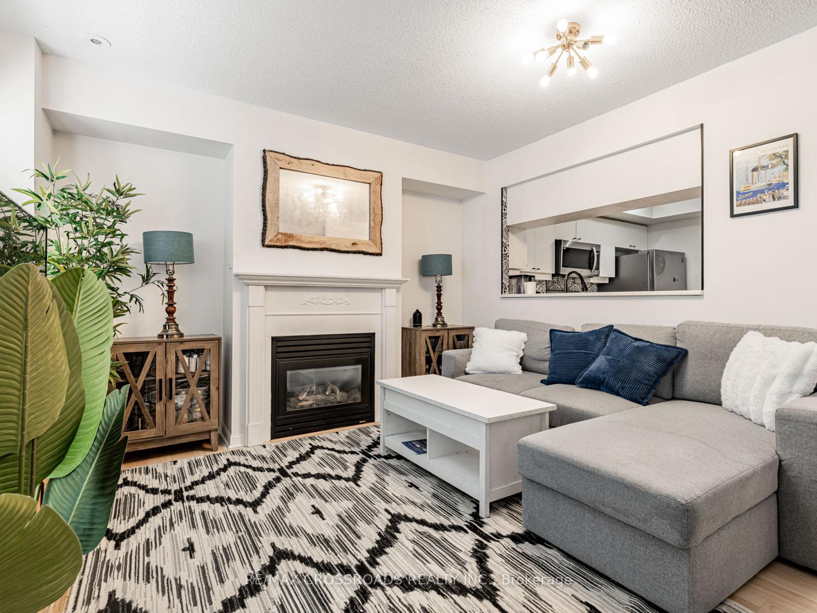 2 Bedrooms Condo at 5 Everson, Toronto For sale