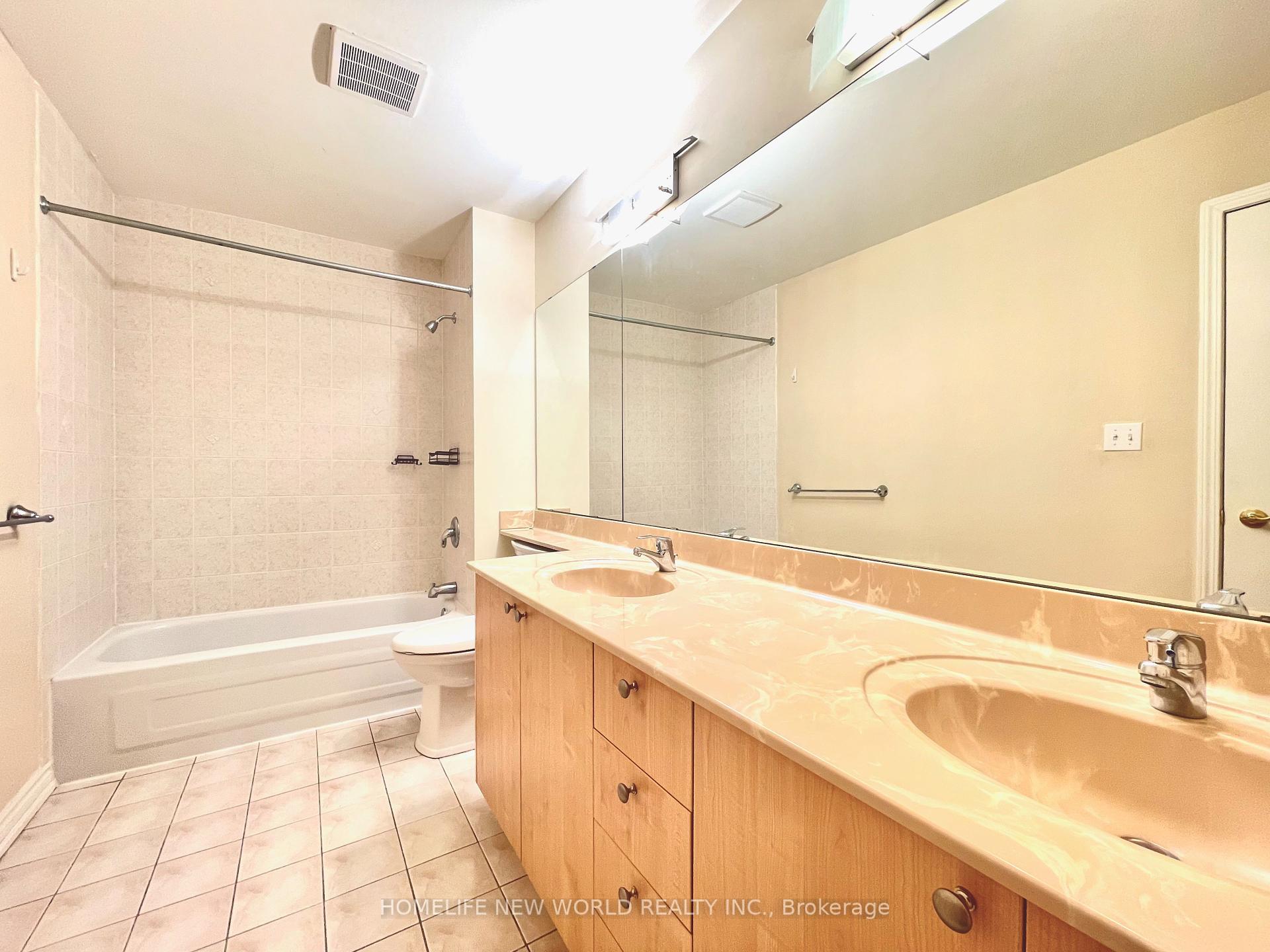 3 Bedrooms Condo at 11 Everson, Toronto For sale