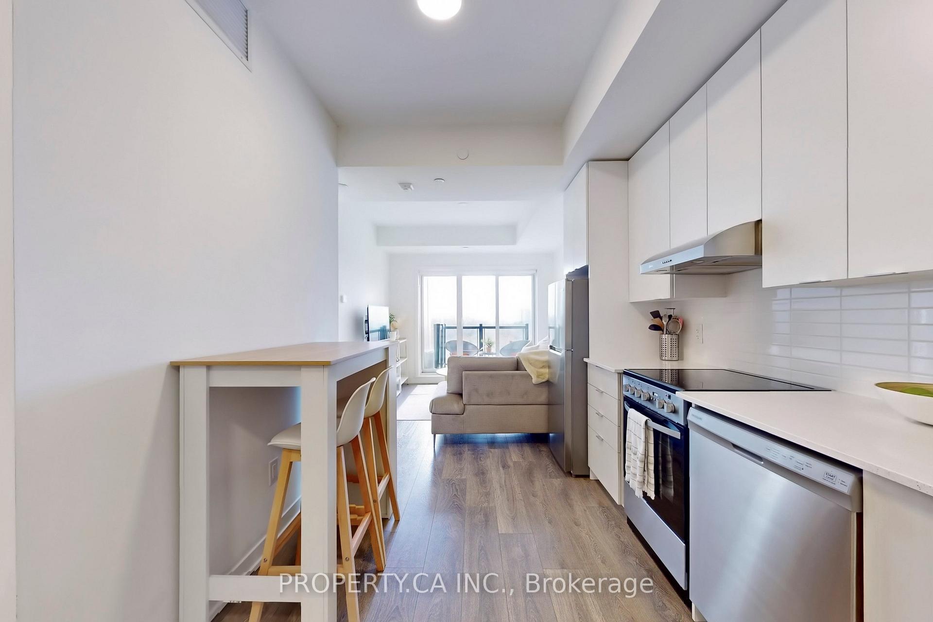 2 Bedrooms Condo at 165 Canon Jackson, Toronto For sale