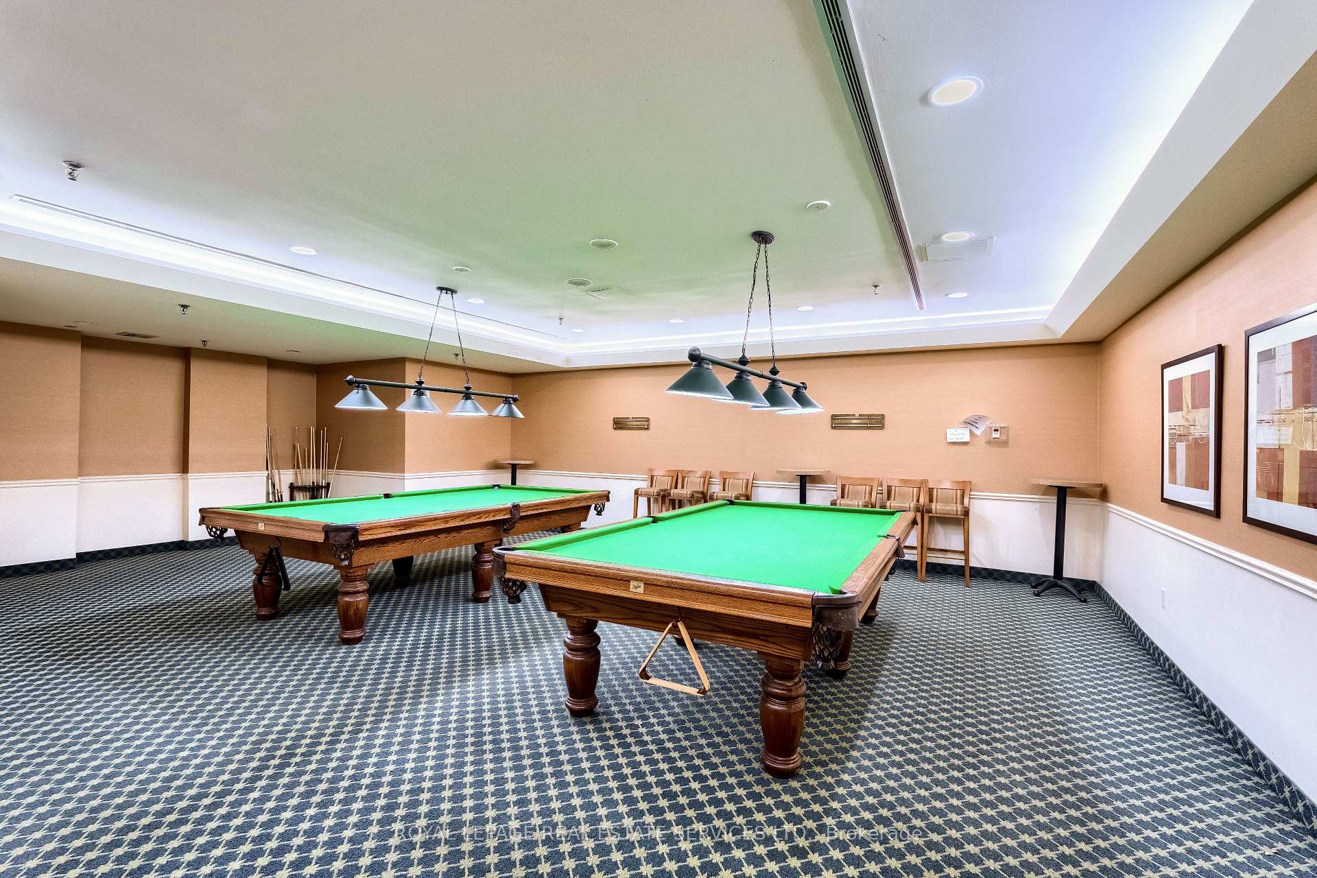 1 Bedroom Condo at 2155 Burnhamthorpe, Mississauga For sale