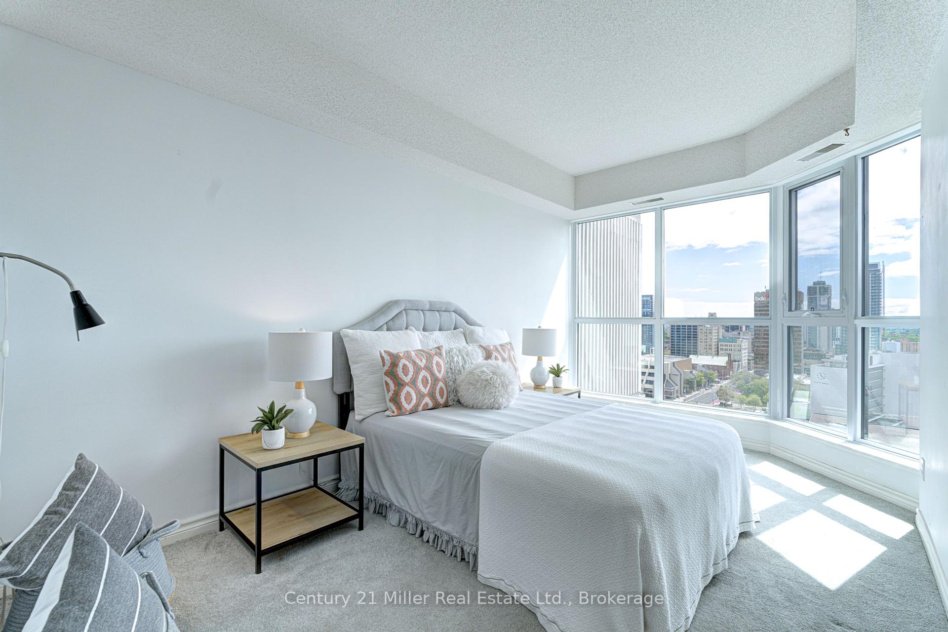 2 Bedrooms Condo at 67 Caroline, Hamilton For sale