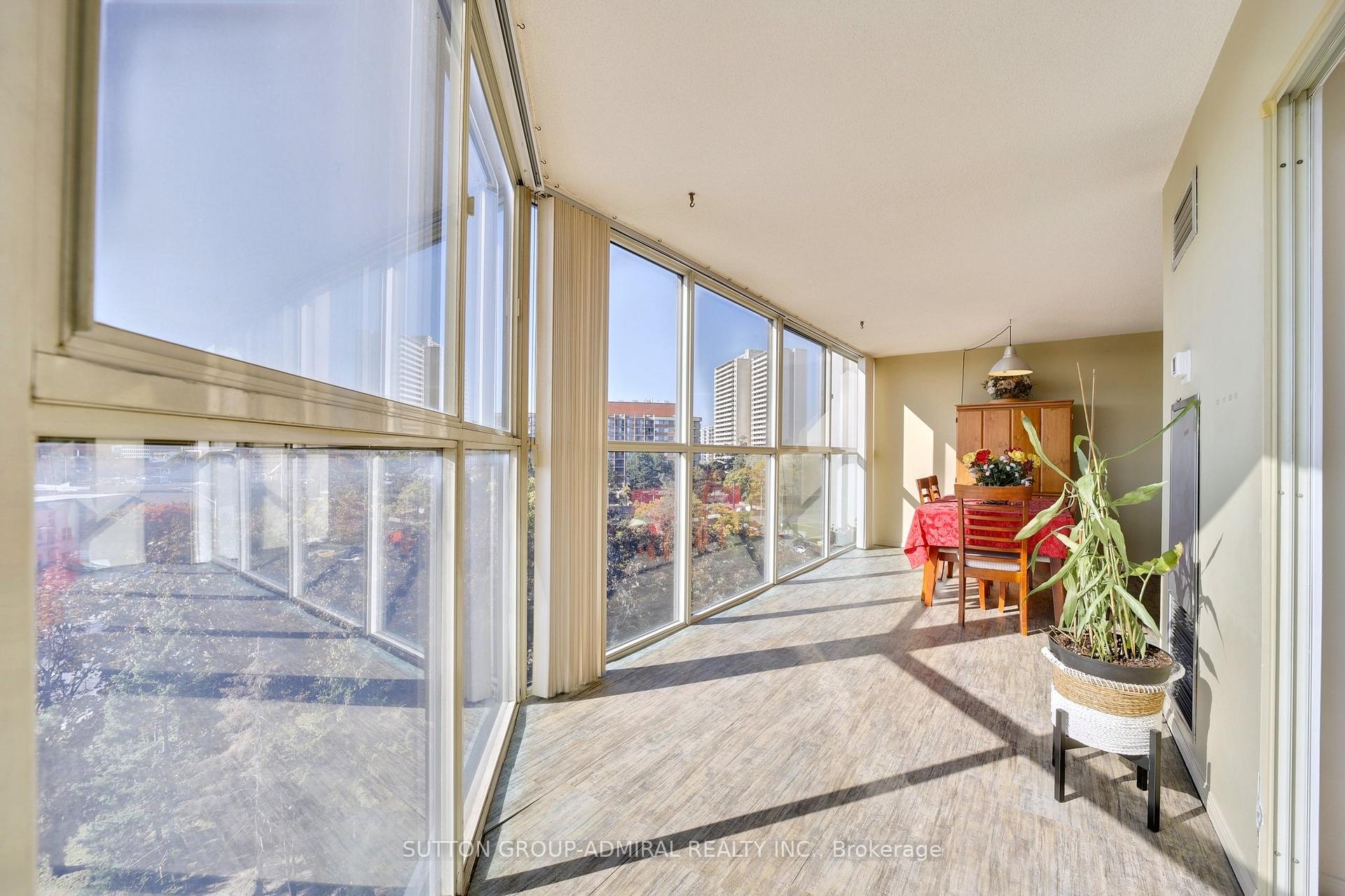 2 Bedrooms Condo at 2091 Hurontario, Mississauga For sale