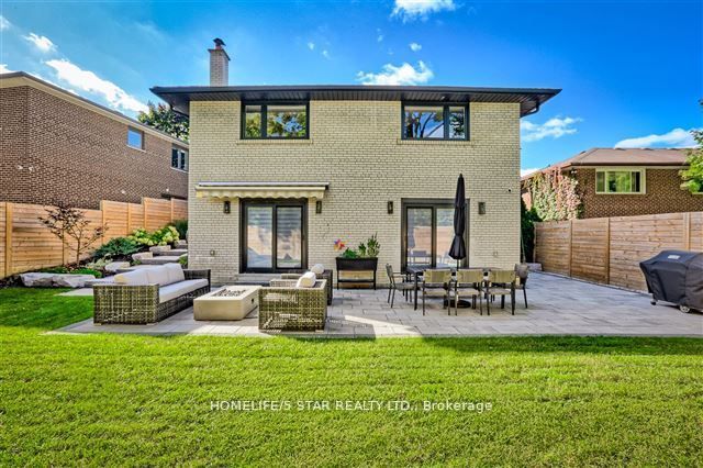 7 KINGSBOROUGH Crescent