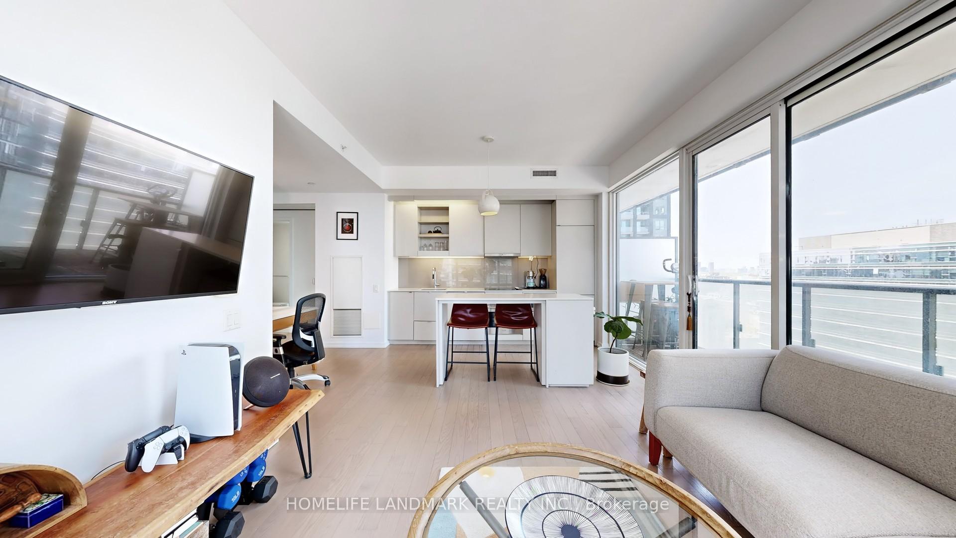 2 Bedrooms Condo at 101 Peter, Toronto For sale