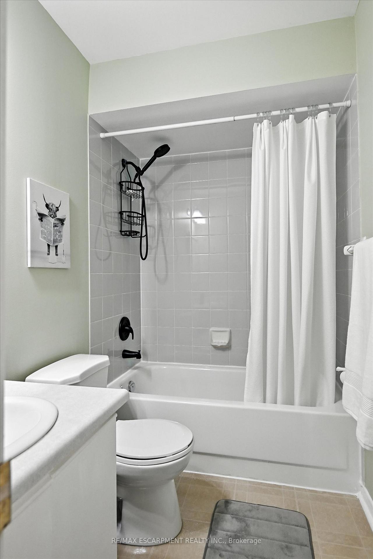 3 Bedrooms Condo at 2110 CLEAVER, Burlington For sale