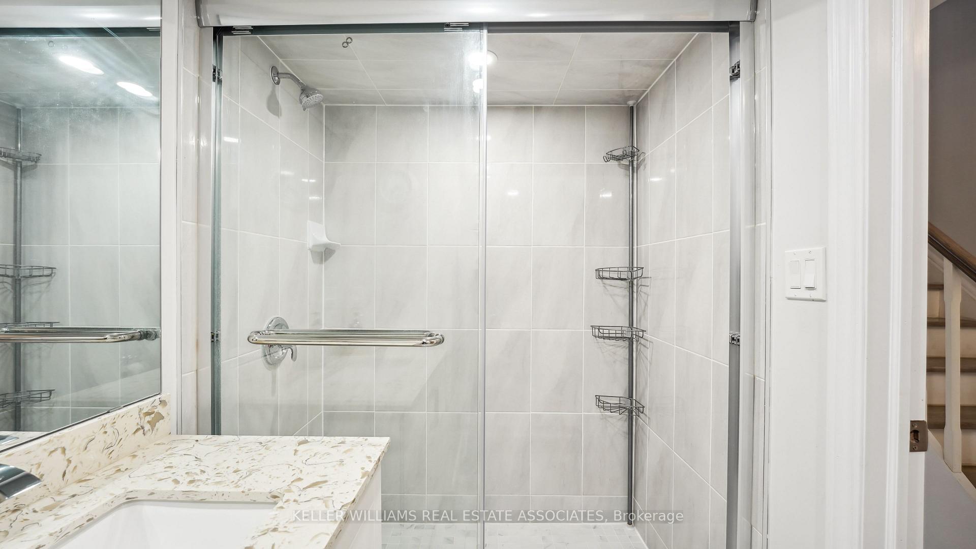 3 Bedrooms Condo at 6855 Glen Erin, Mississauga For sale