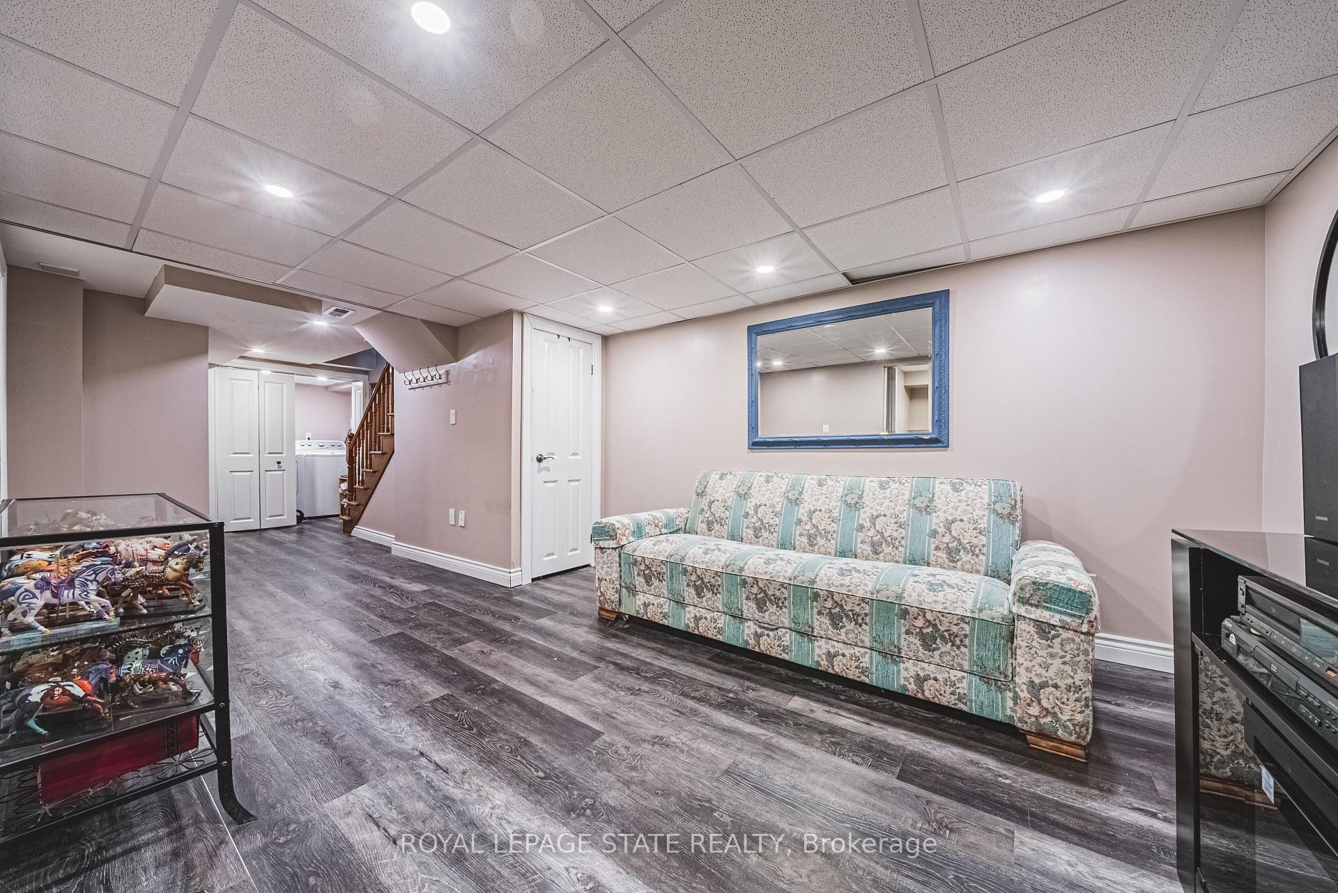 3 Bedrooms Condo at 100 Quigley, Hamilton For sale