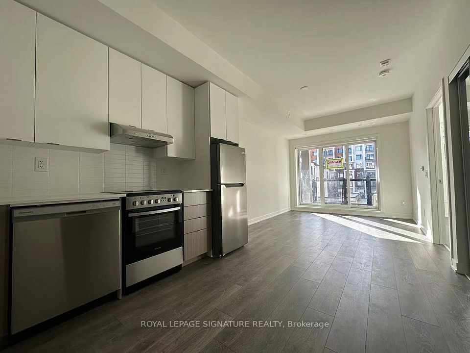 #207 - 135 CANON JACKSON Drive, Toronto, ON M6M 0C3