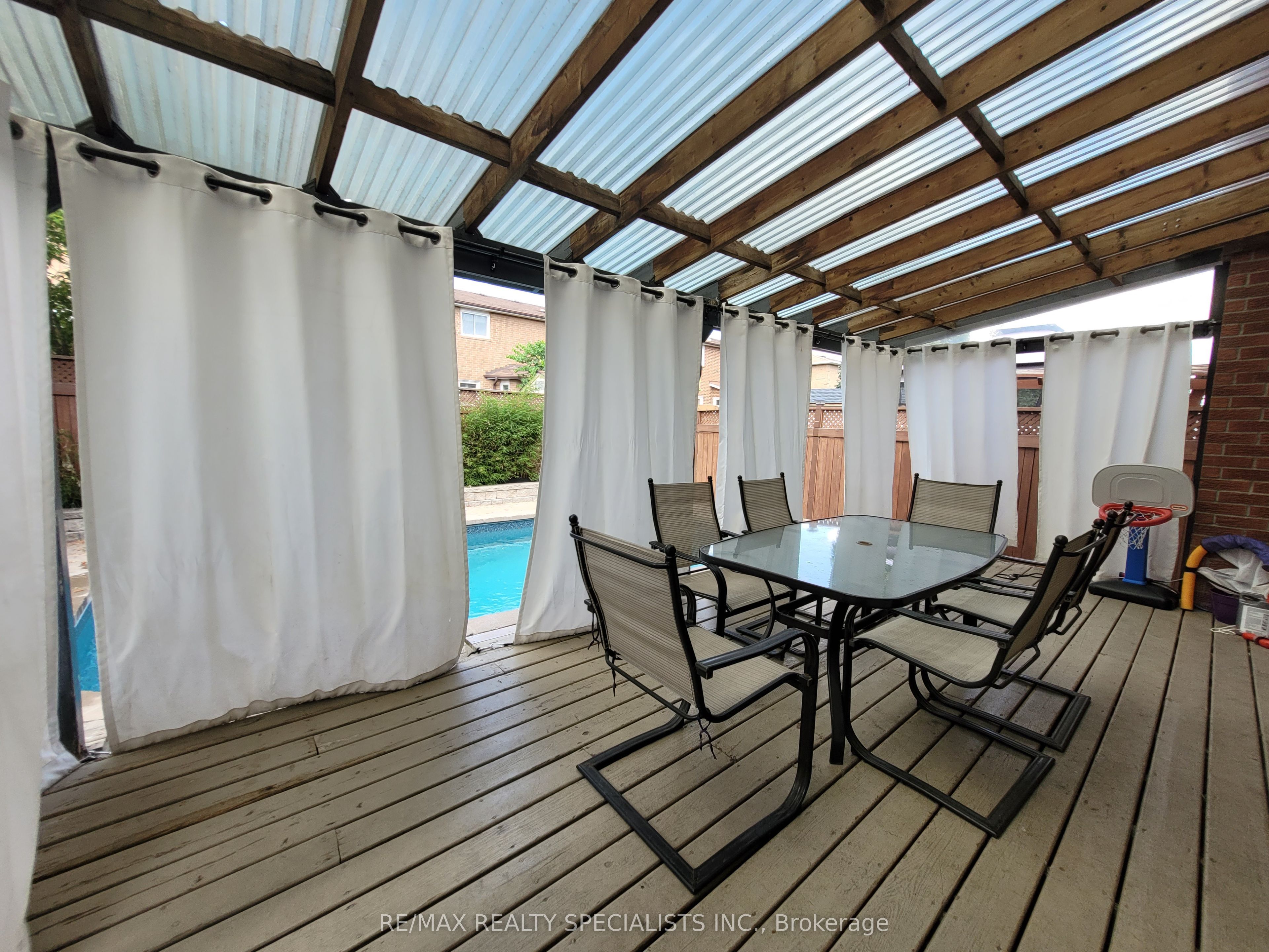 64 Willerton Close, #UPPER