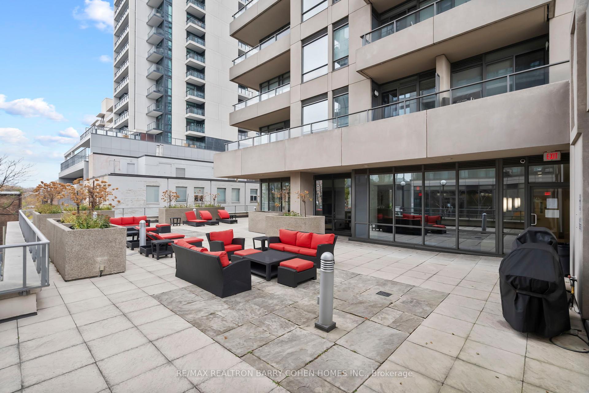 2 Bedrooms Condo at 500 St Clair, Toronto For sale