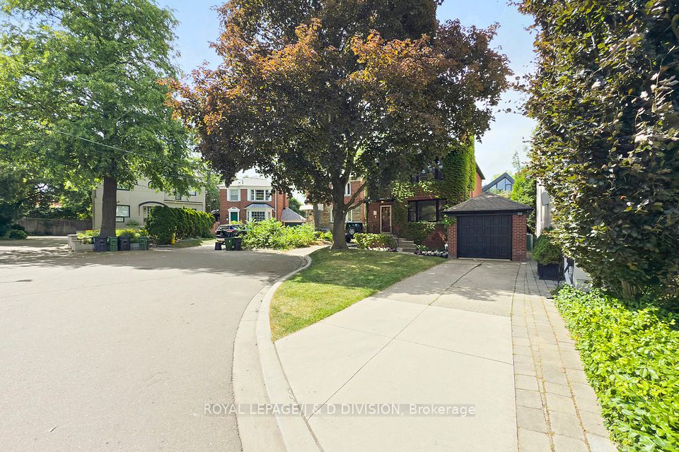 6 Lyndhurst Court