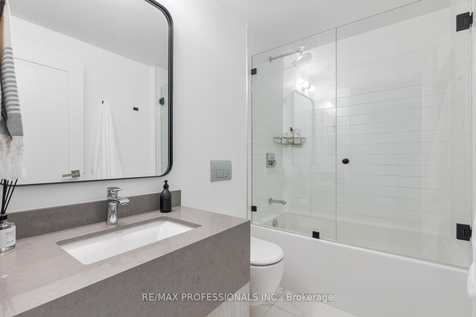 1 Bedroom Condo at 6 Jackes, Toronto For sale