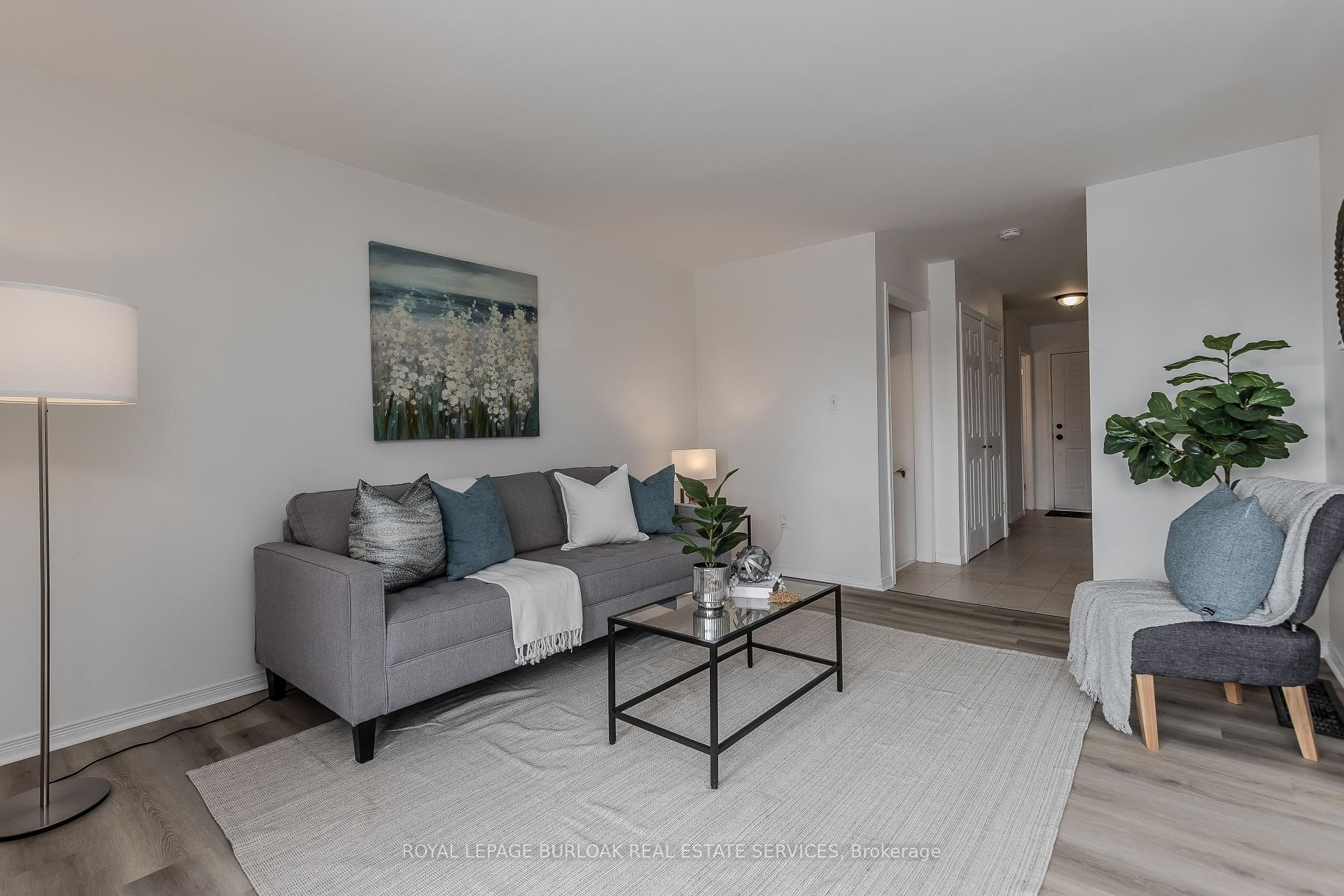 4 Bedrooms Condo at 25 Redbury, Hamilton For sale