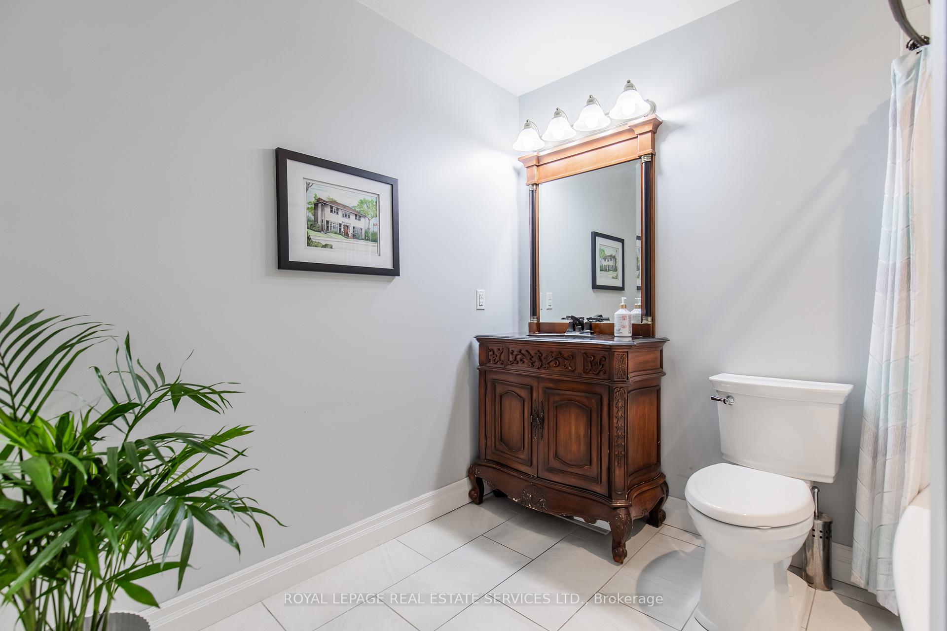 3 Bedrooms Condo at 3122 Lakeshore, Oakville For sale