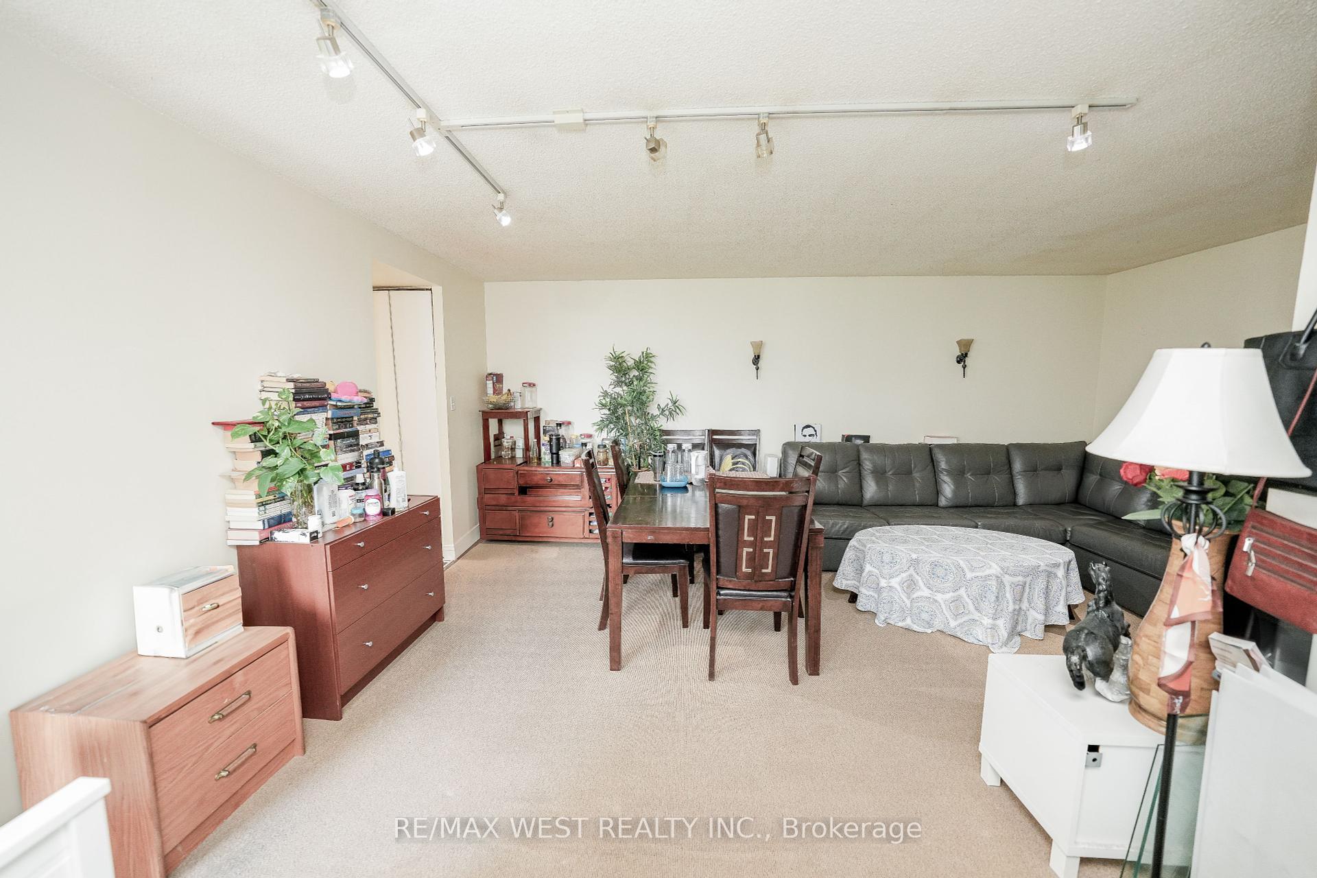 2 Bedrooms Condo at 1470 Midland, Toronto For sale