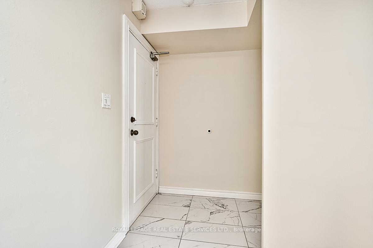 2 Bedrooms Condo at 2263 Marine, Oakville For sale