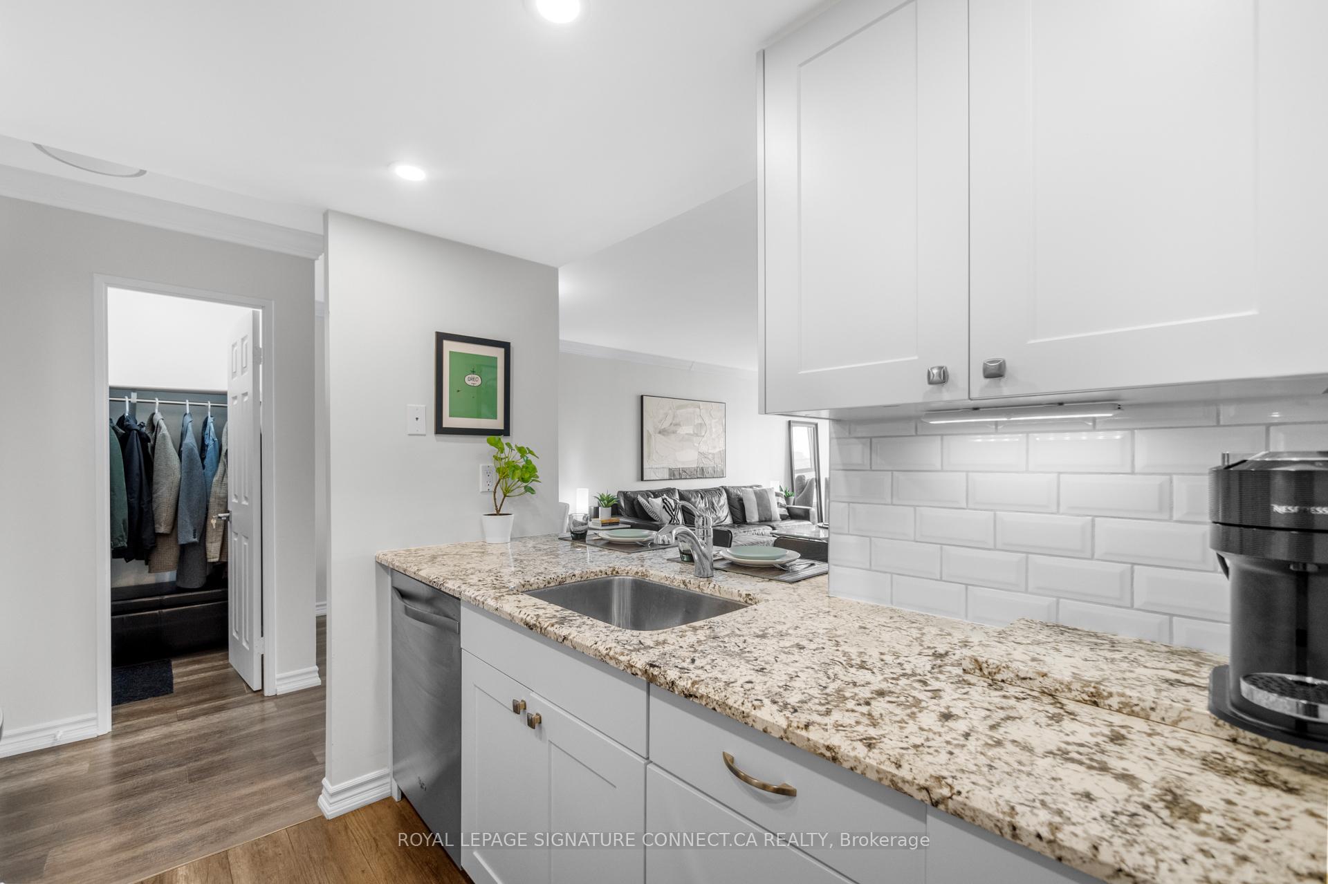 2 Bedrooms Condo at 75 King, Mississauga For sale