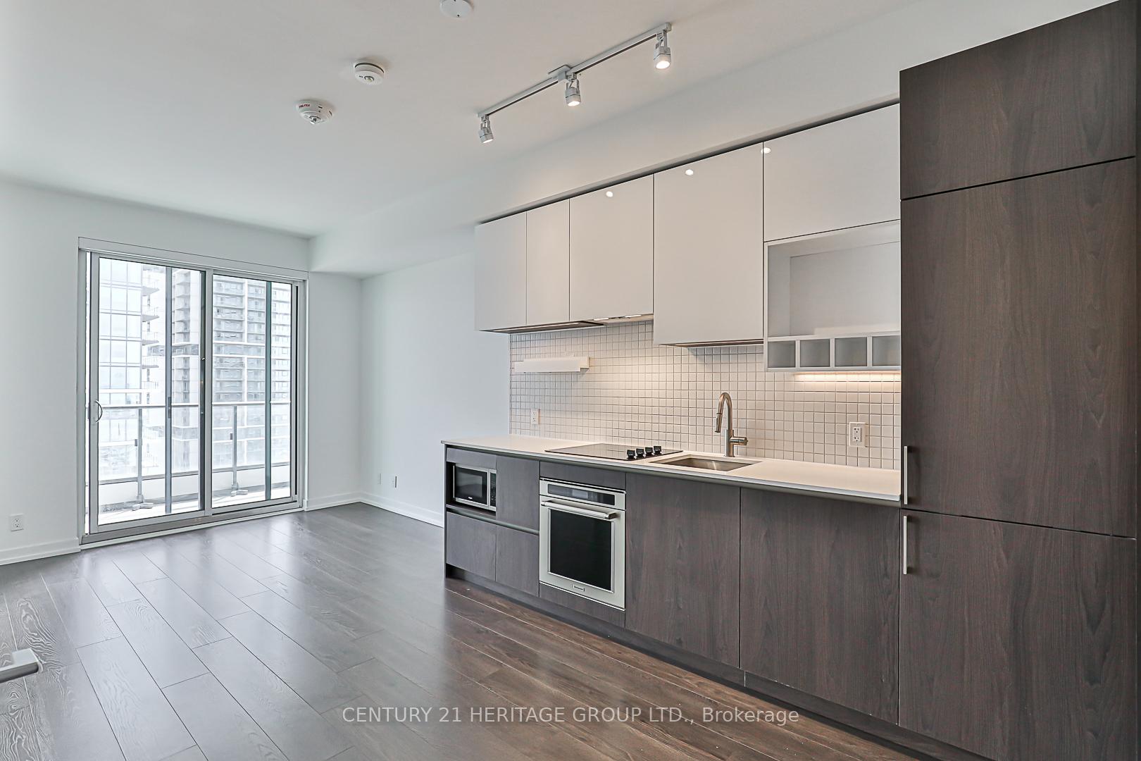 2 Bedrooms Condo at 950 PORTAGE,  Vaughan For sale
