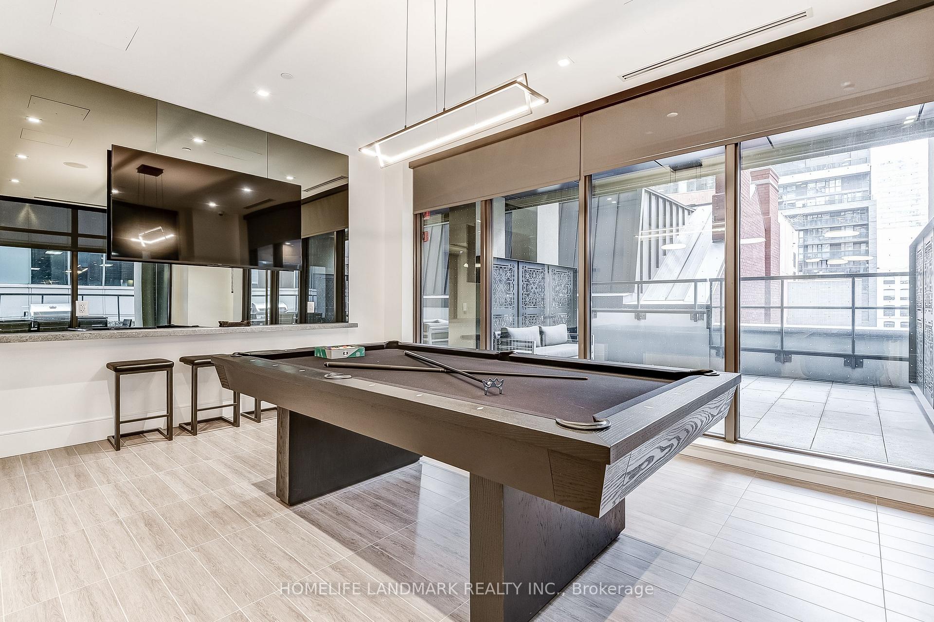 3 Bedrooms Condo at 28 Widmer 3429,  Toronto For sale