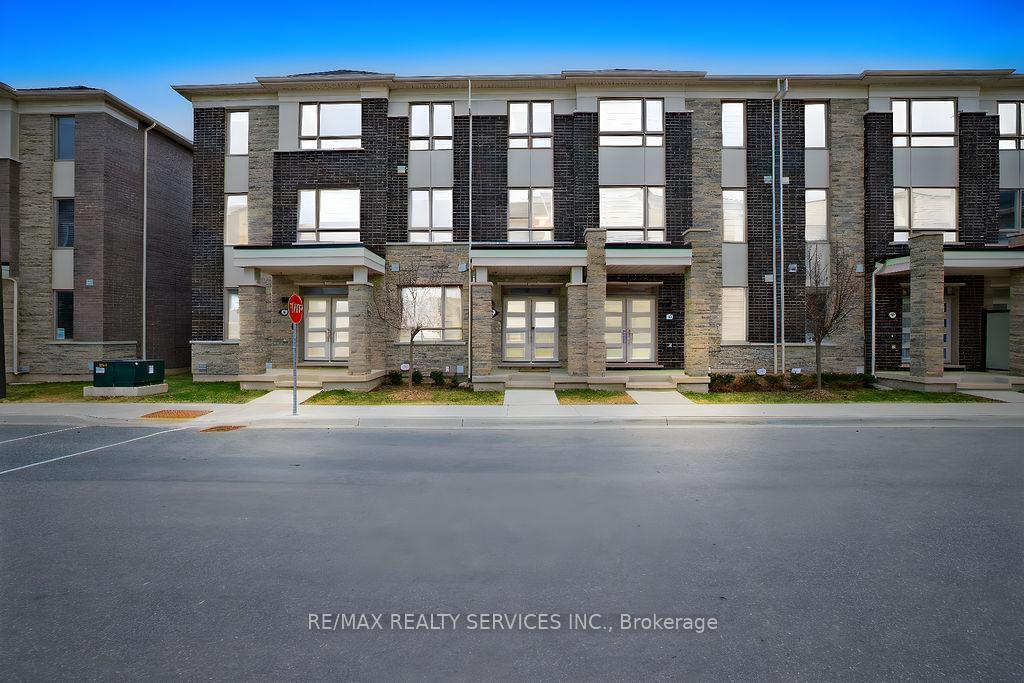 284 Lagerfeld Drive, Brampton, ON L7A 5G8