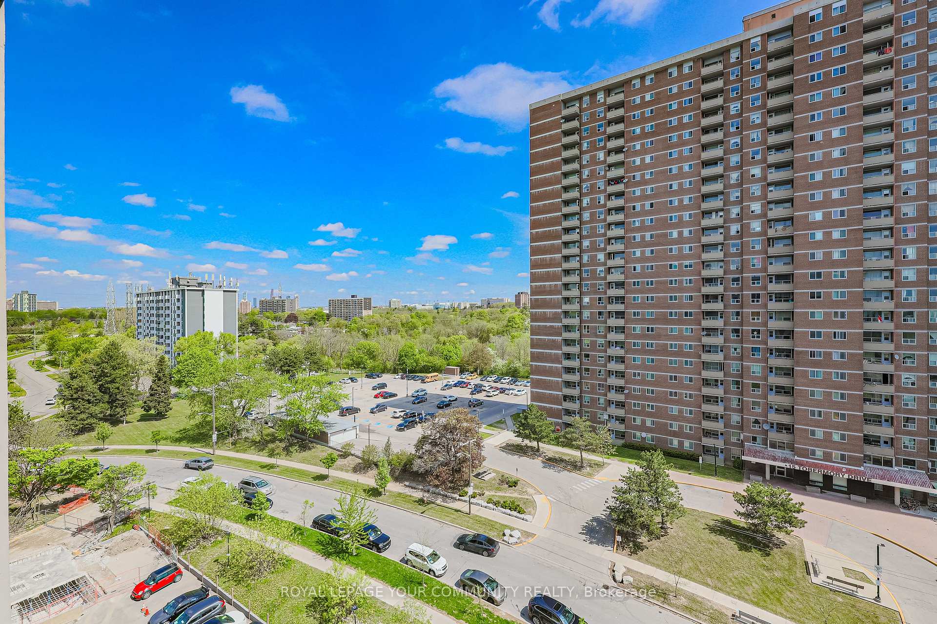 2 Bedrooms Condo at 10 Tobermory, Toronto For sale