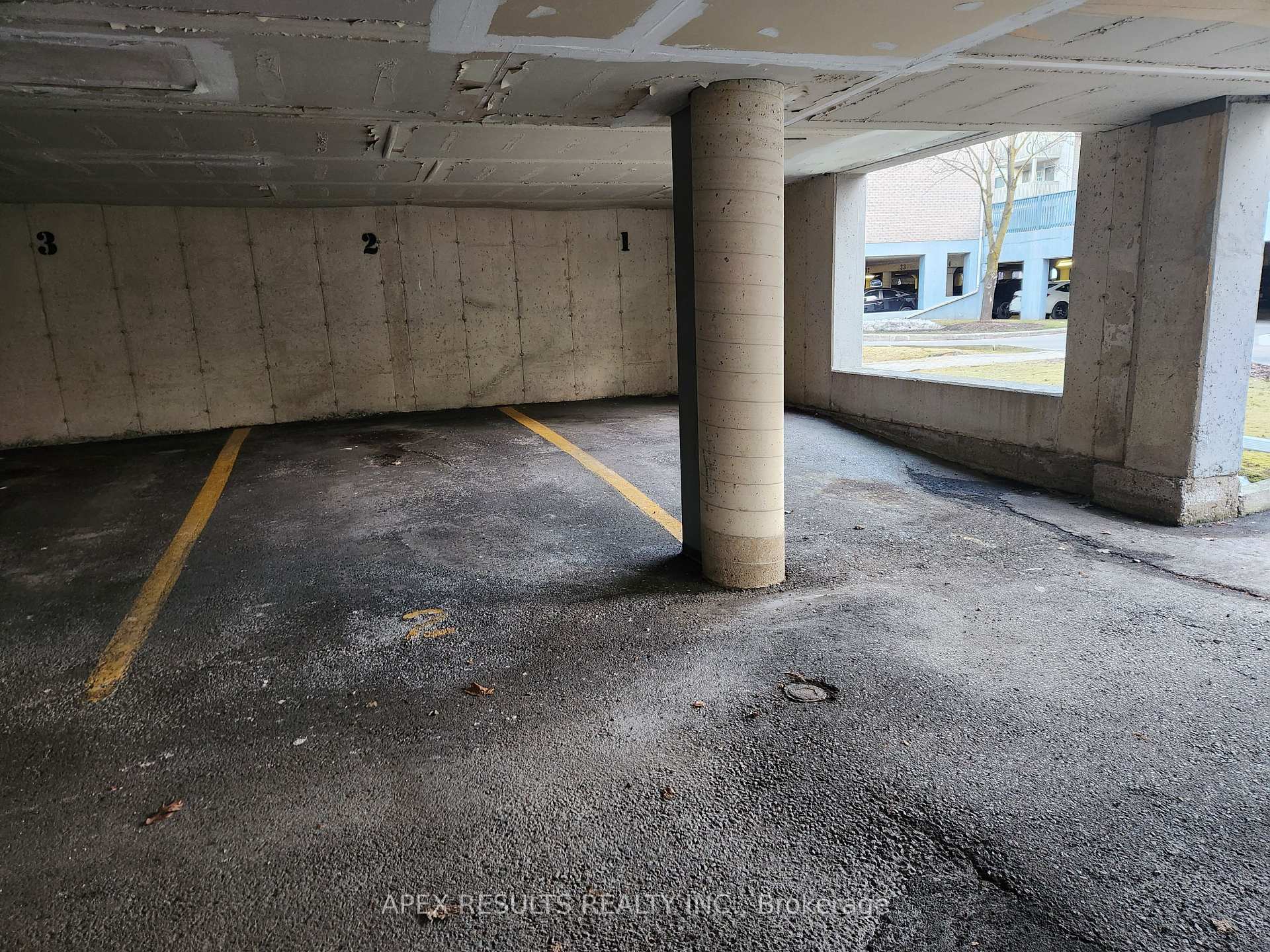 2 Bedrooms Condo at 2020 Cleaver, Burlington For sale