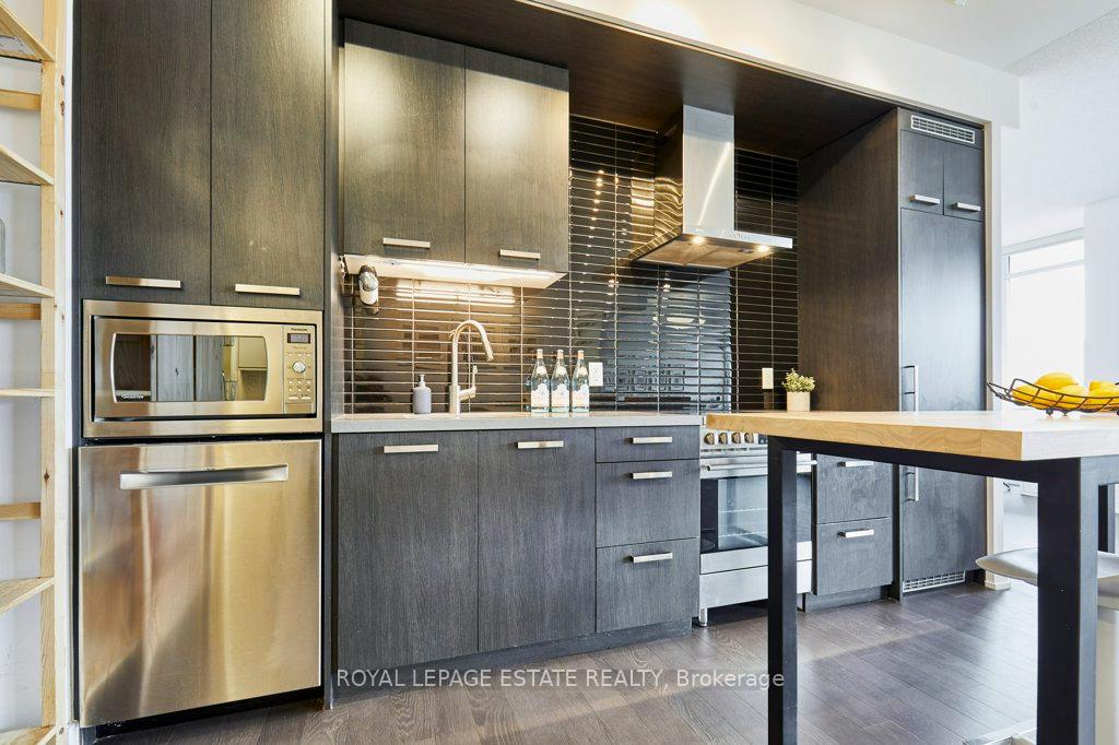 3 Bedrooms Condo at 120 Bayview, Toronto For sale