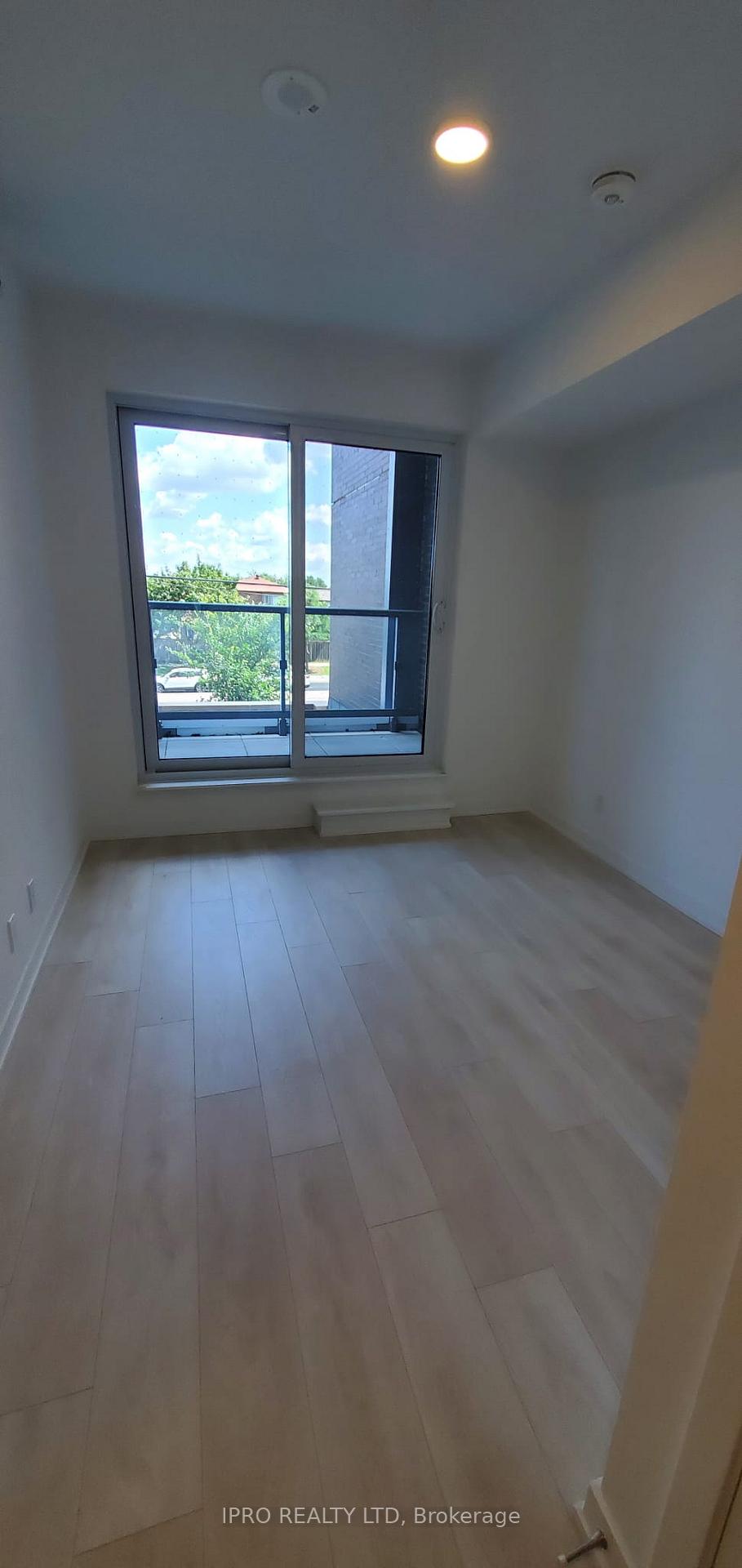 2 Bedrooms Condo at 7950 Bathurst, Vaughan For sale