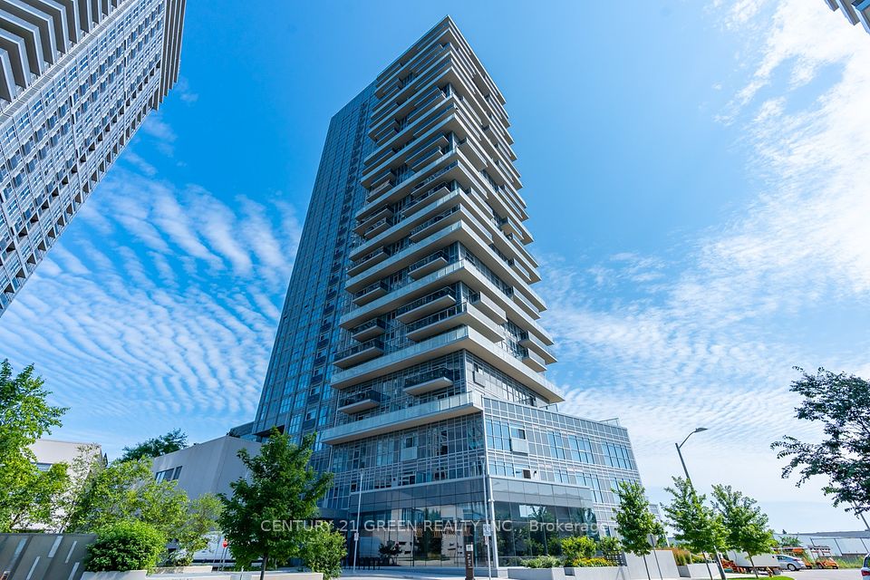 225 Village Green Square