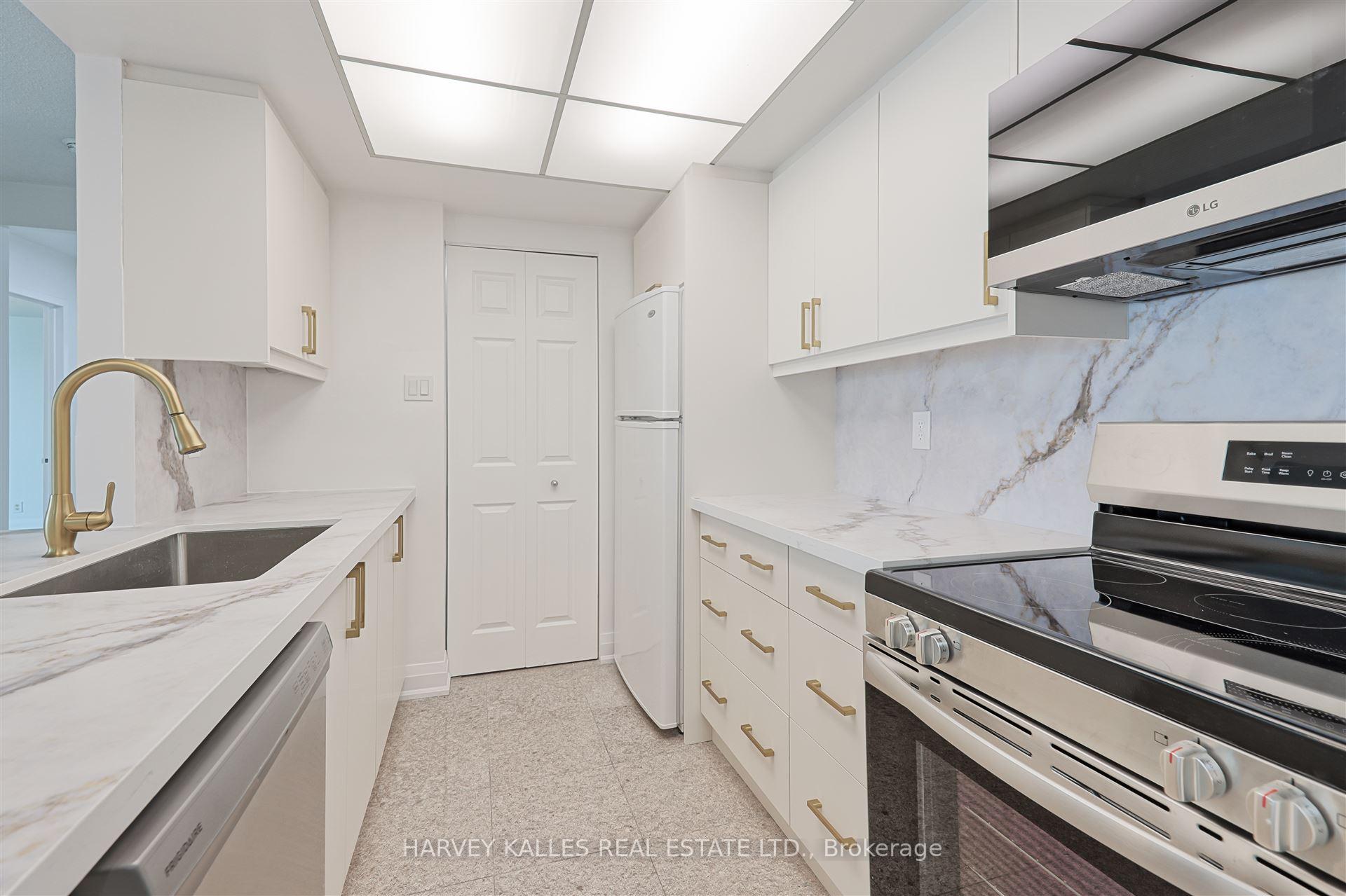 99 Harbour Square 2506