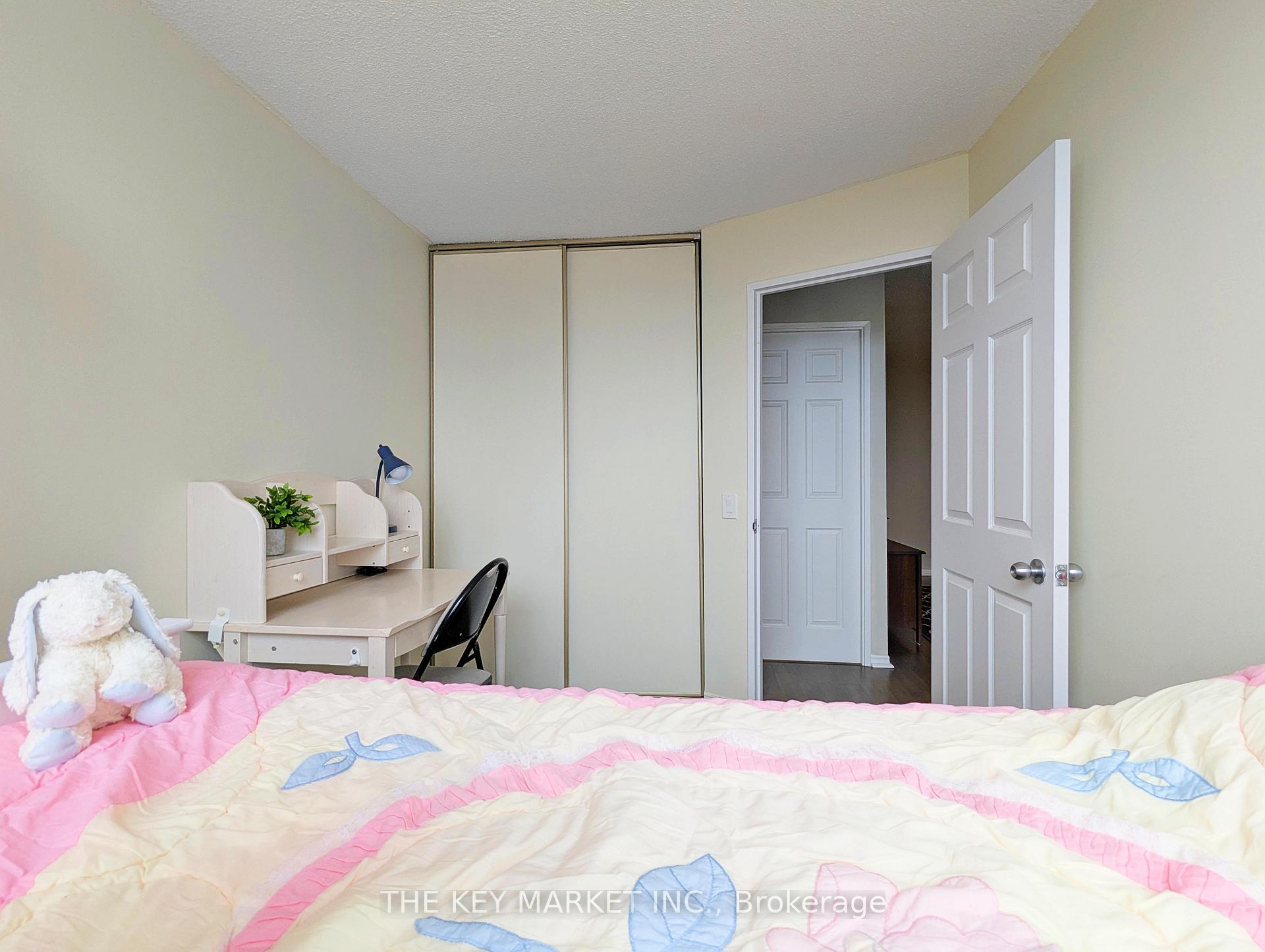 4 Bedrooms Condo at 7 Bishop, Toronto For sale